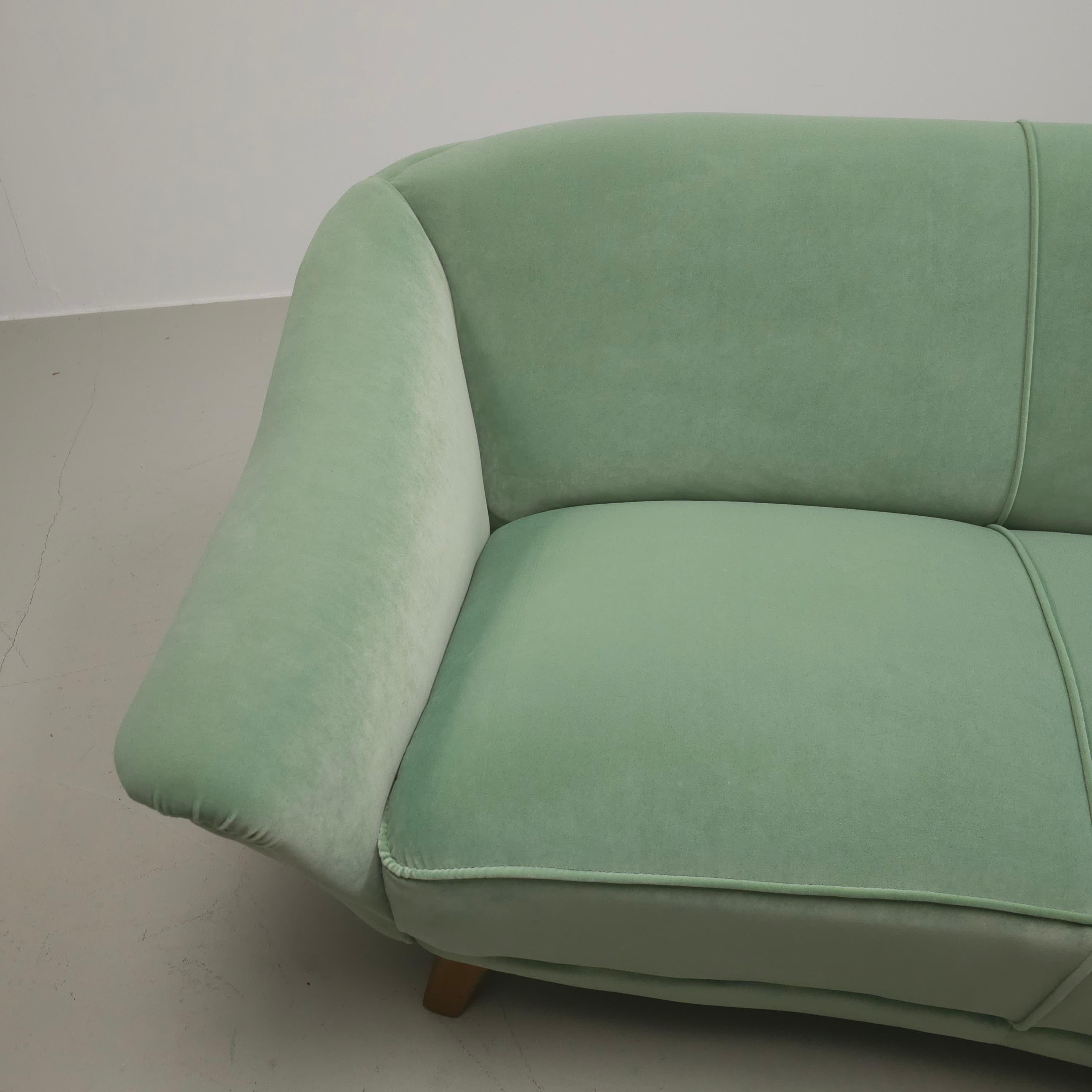 Green velvet 50's 'banana' sofa For Sale 1