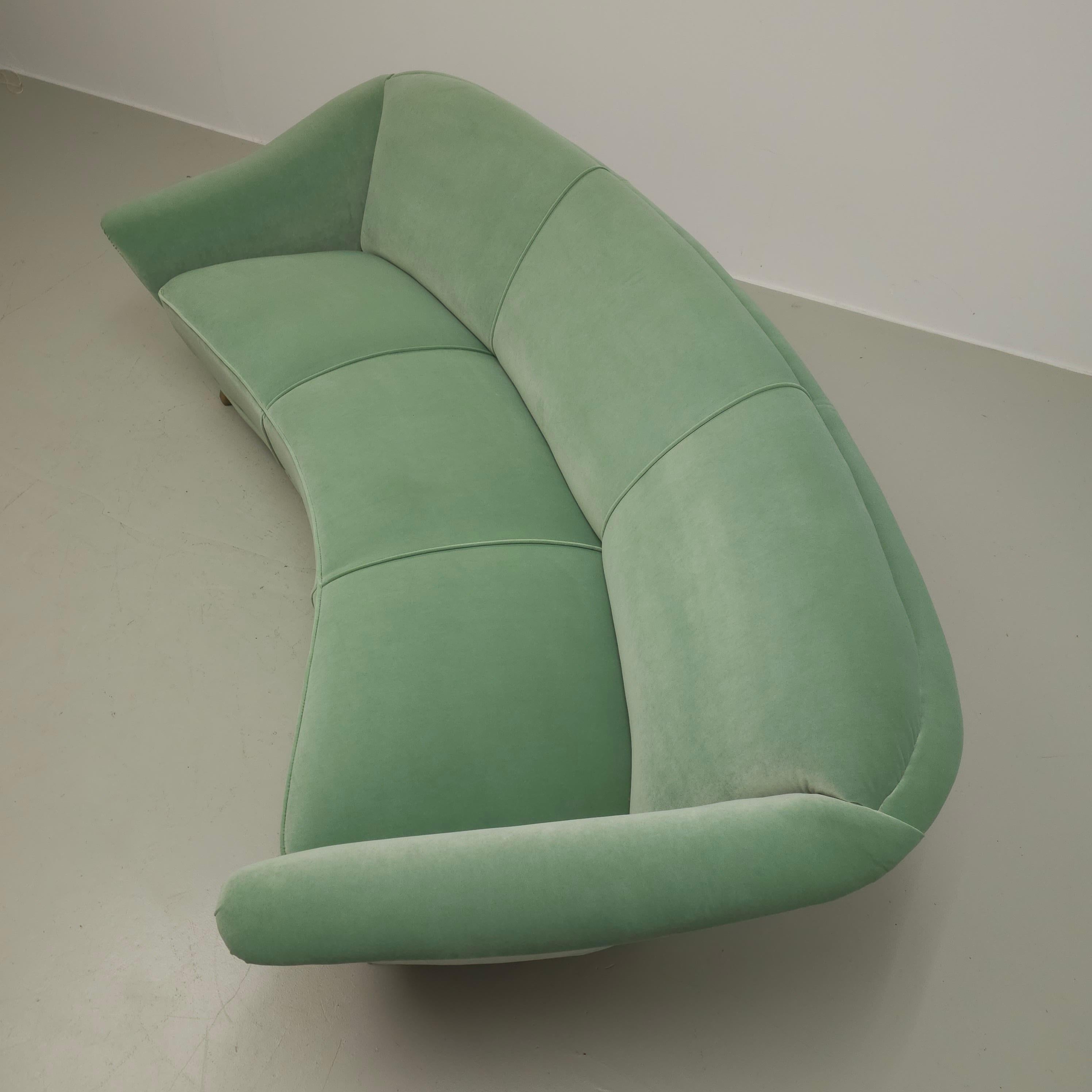 Green velvet 50's 'banana' sofa For Sale 2