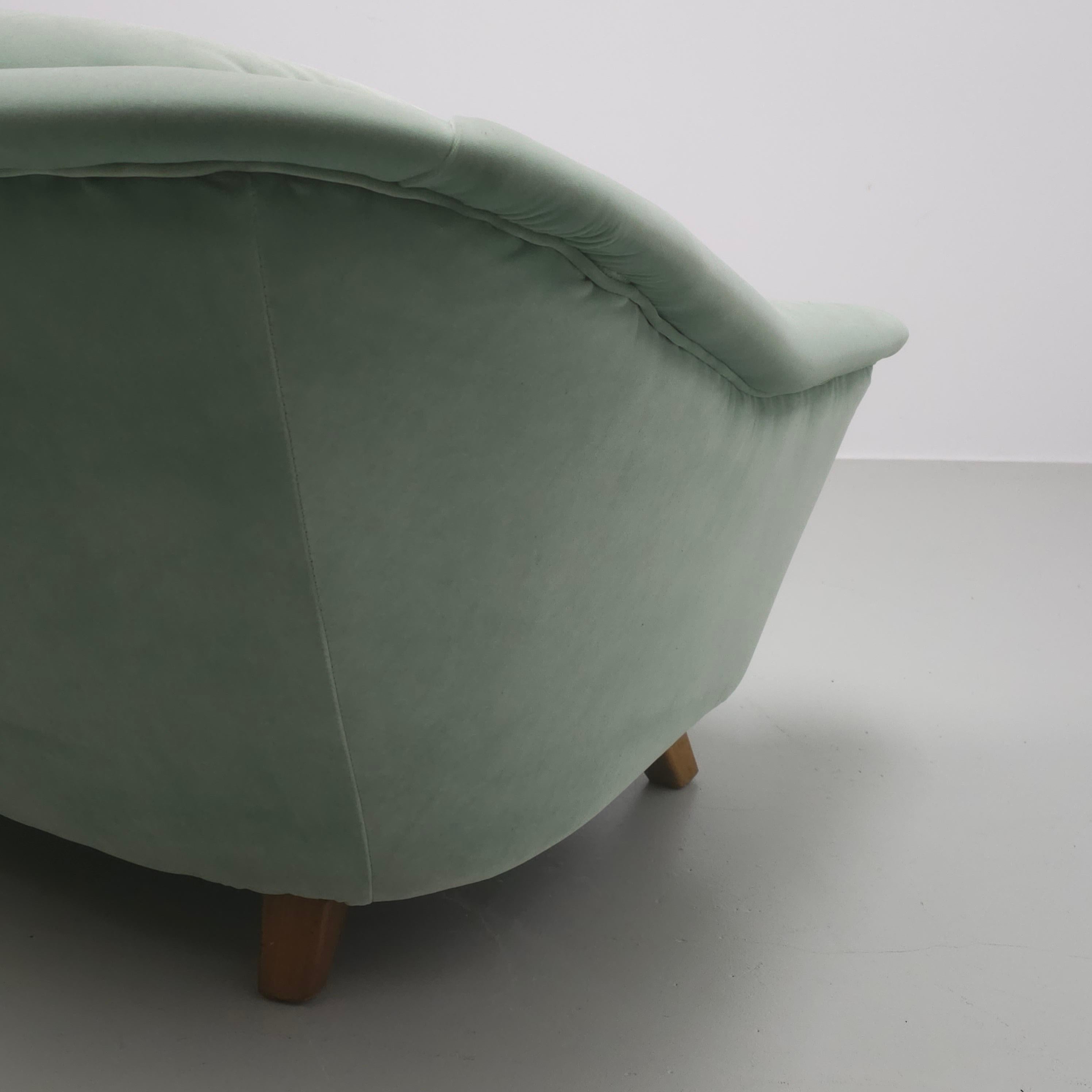 Green velvet 50's 'banana' sofa For Sale 6