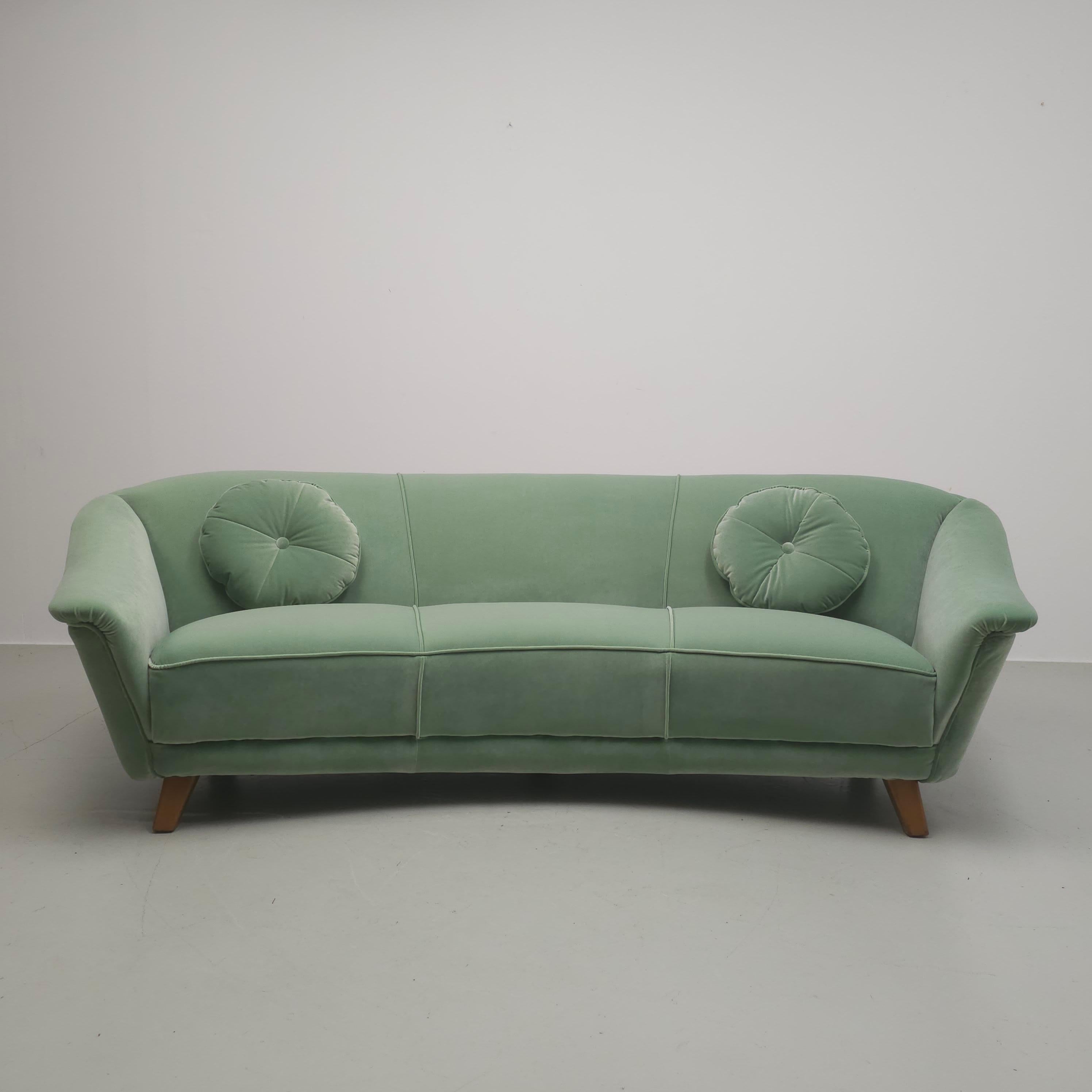 Green velvet 50's 'banana' sofa For Sale 9
