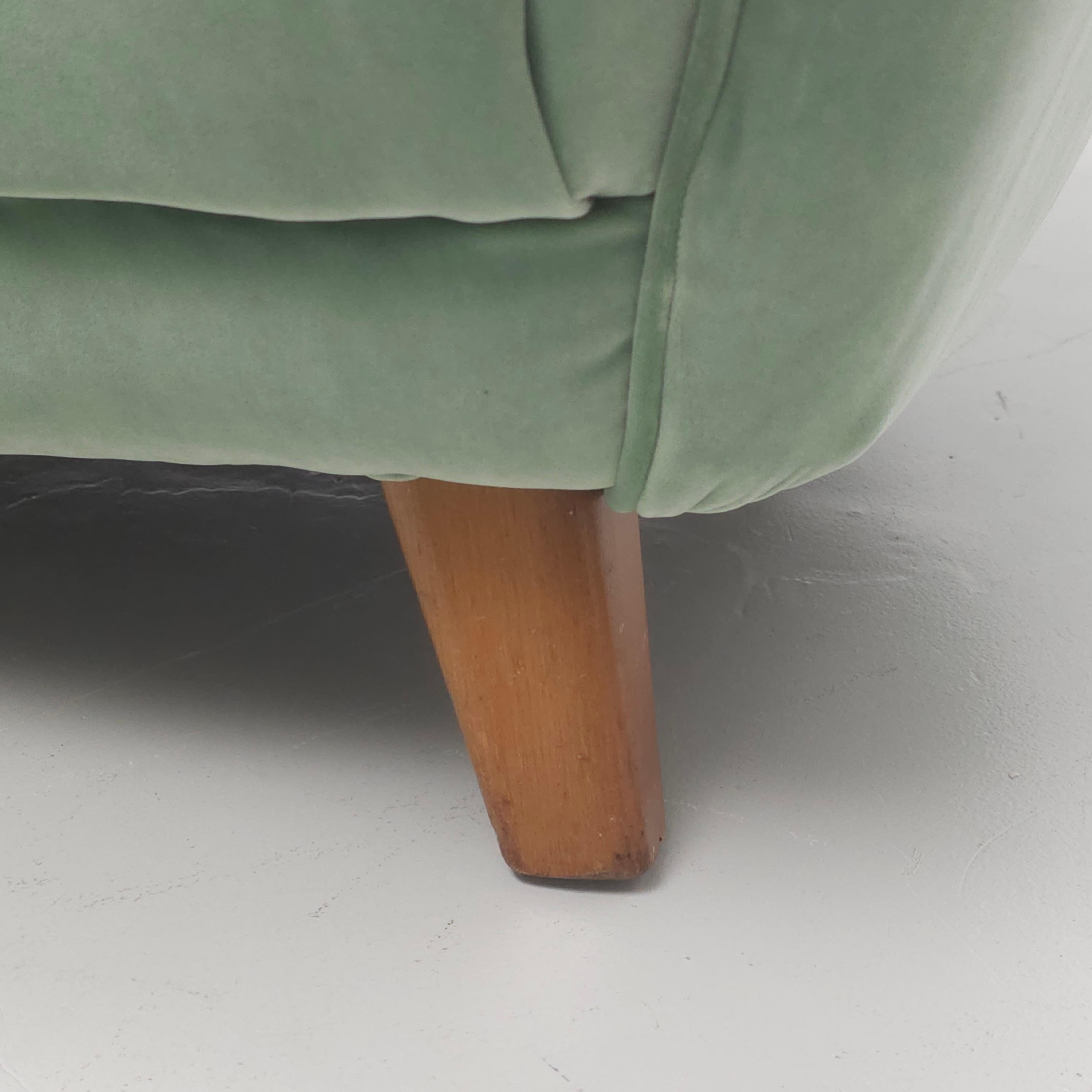 Green velvet 50's 'banana' sofa For Sale 11