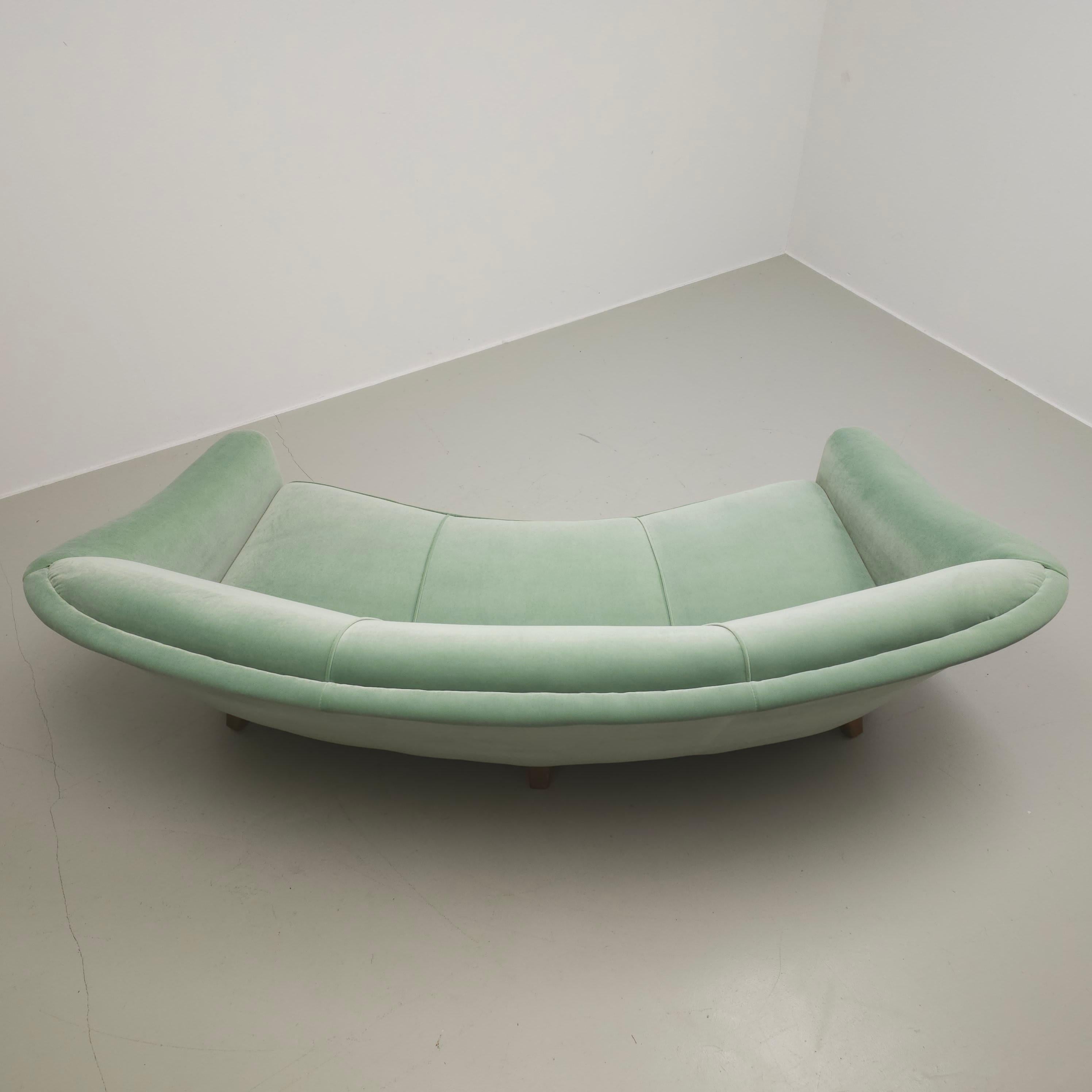 European Green velvet 50's 'banana' sofa For Sale