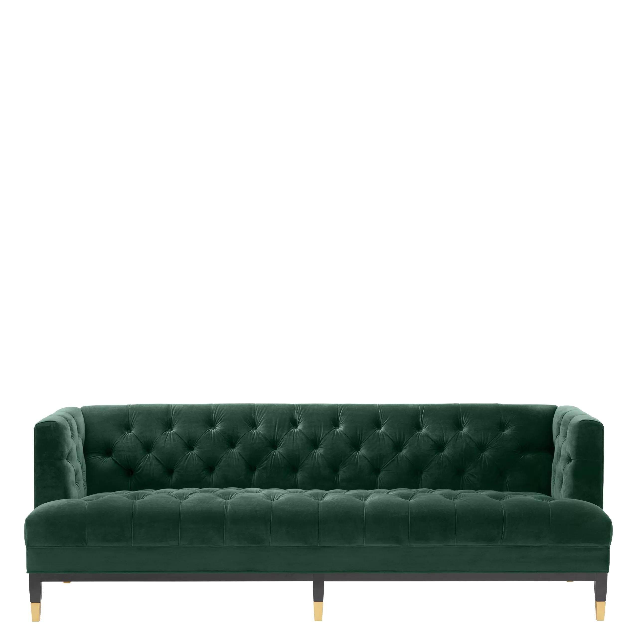 Green Velvet and Black Wooden Feet with Brass Finishes Chesterfield Style Sofa In New Condition For Sale In Tourcoing, FR