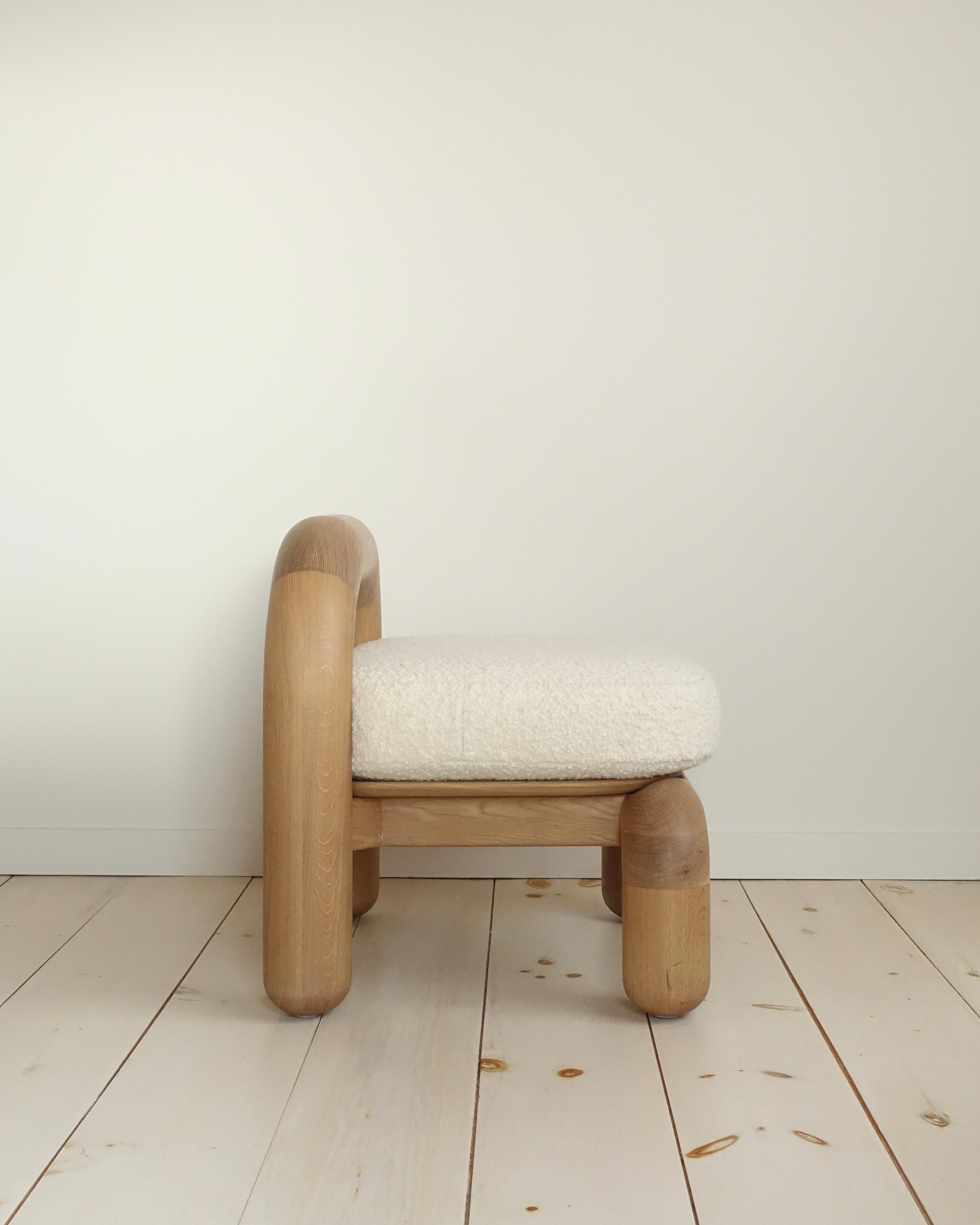 Silla Lounge Lítica de Terciopelo Verde y Roble Negro de Maha Alavi Studio Posmoderno en venta