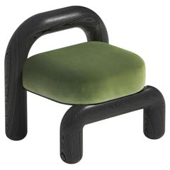 Silla Lounge Lítica de Terciopelo Verde y Roble Negro de Maha Alavi Studio