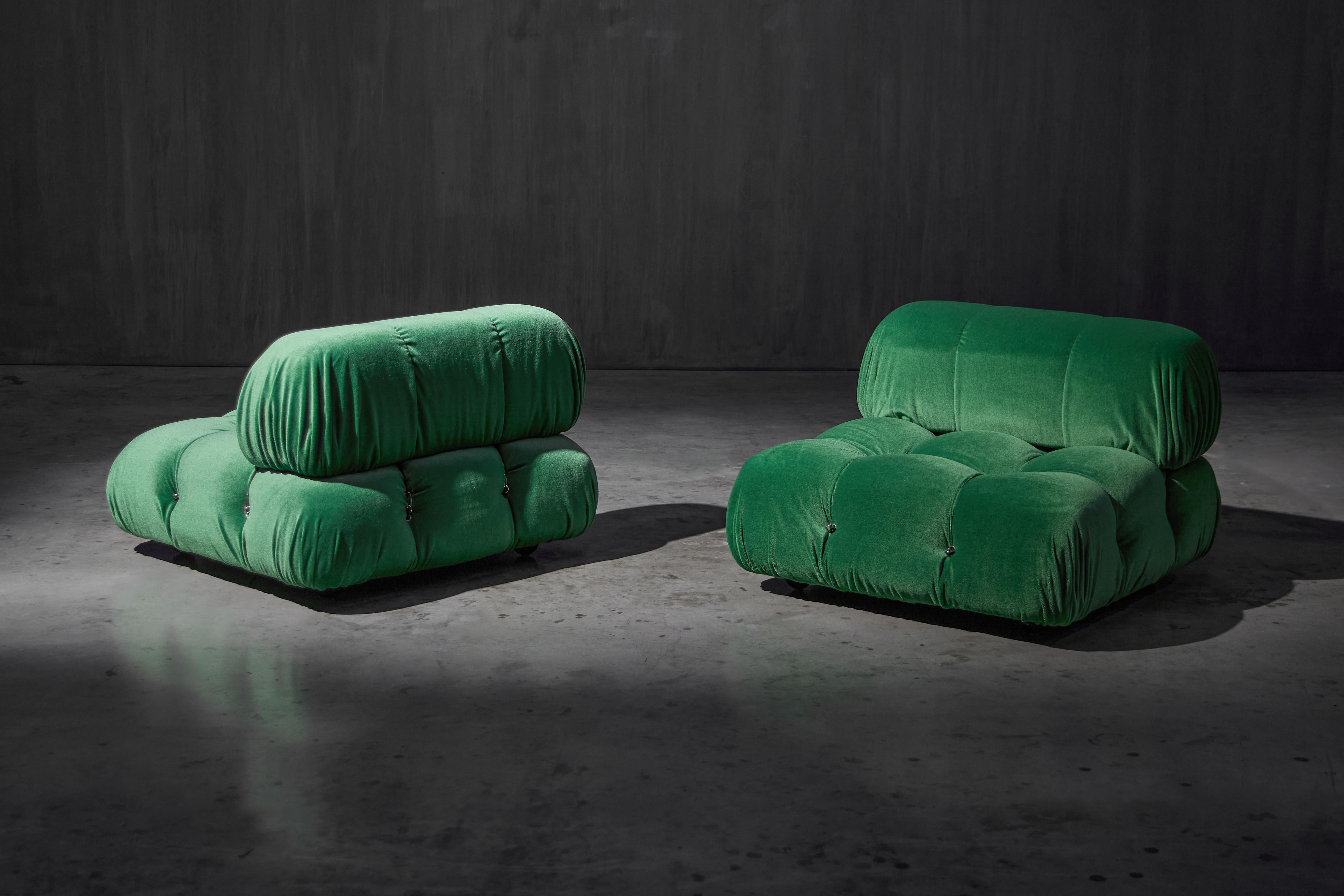 Camaleonda lounge chair by Mario Bellini for B&B Italia - a timeless icon of 1970s design. Each chair features the signature bold curves and deep tufting that define the Camaleonda system. Reupholstered in lush green cotton velvet, the chair makes a