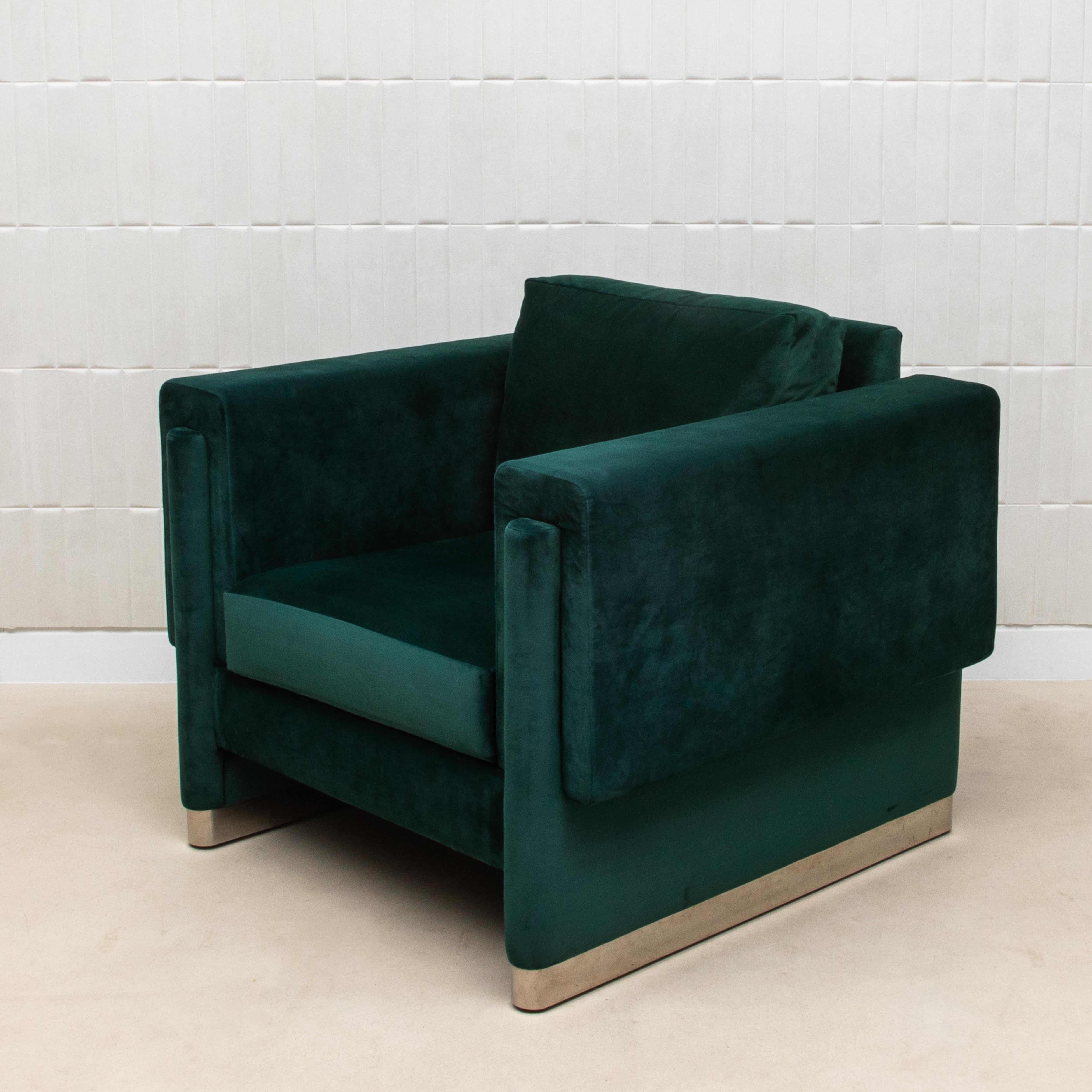The Green Velvet Chair with Stainless Steel Details by MOGUL is a masterpiece of modern luxury and exquisite craftsmanship. Upholstered in sumptuous green velvet, the chair boasts a lush texture and an elegant sheen, creating a striking visual and