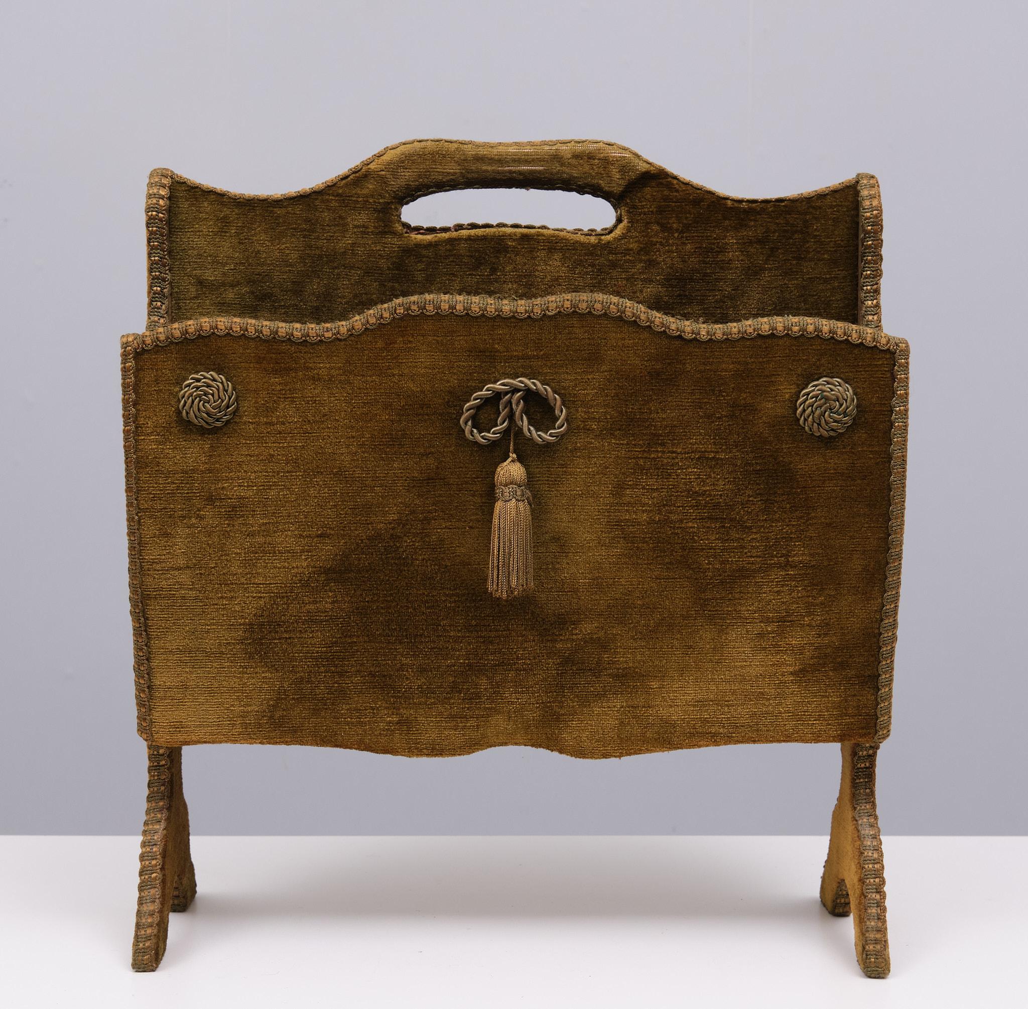 Green Velvet Magazine holder 1970s In Good Condition For Sale In Den Haag, NL