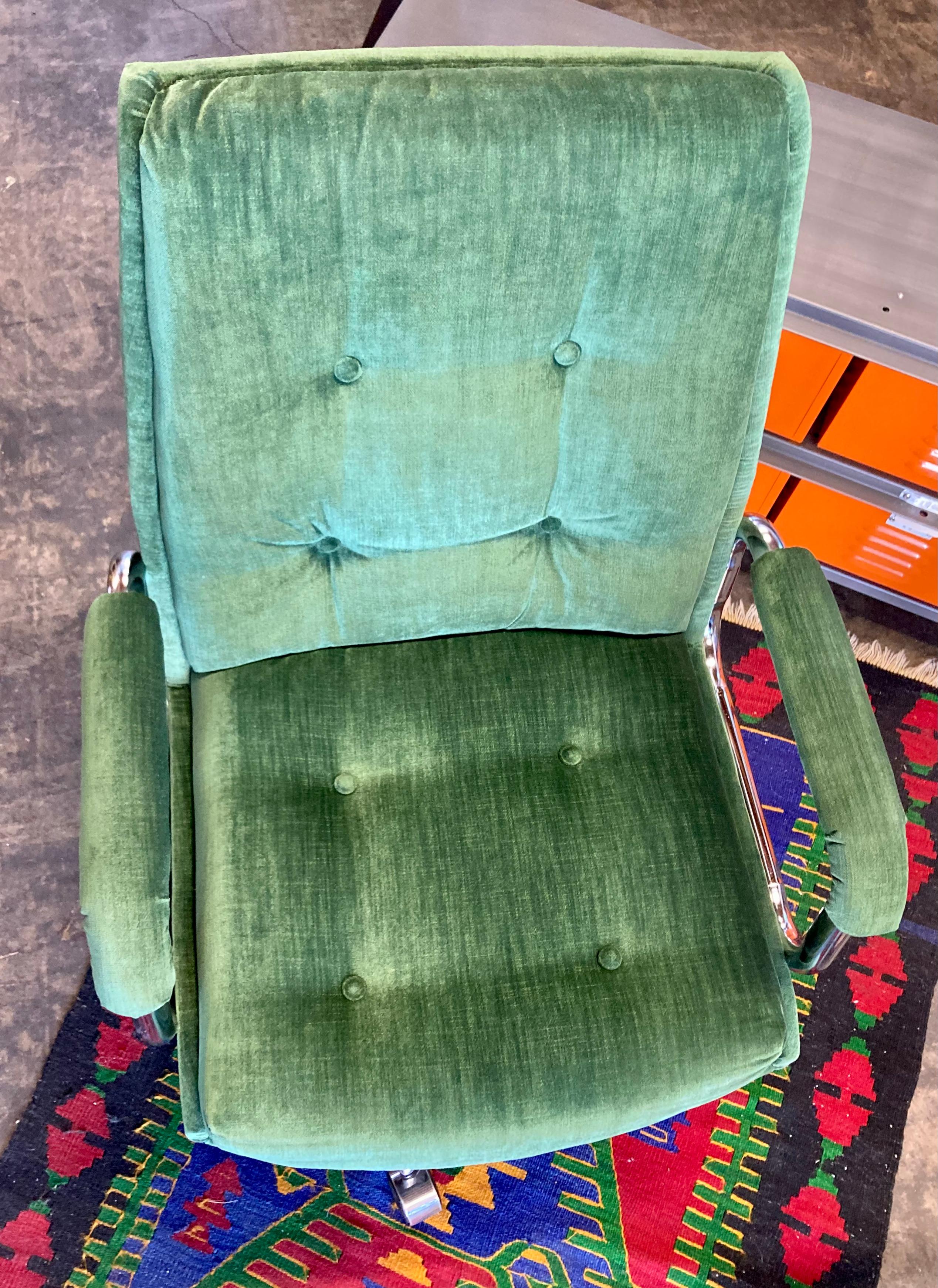 Chaise de bureau du milieu du siècle en velours Greene & Greene en vente 1