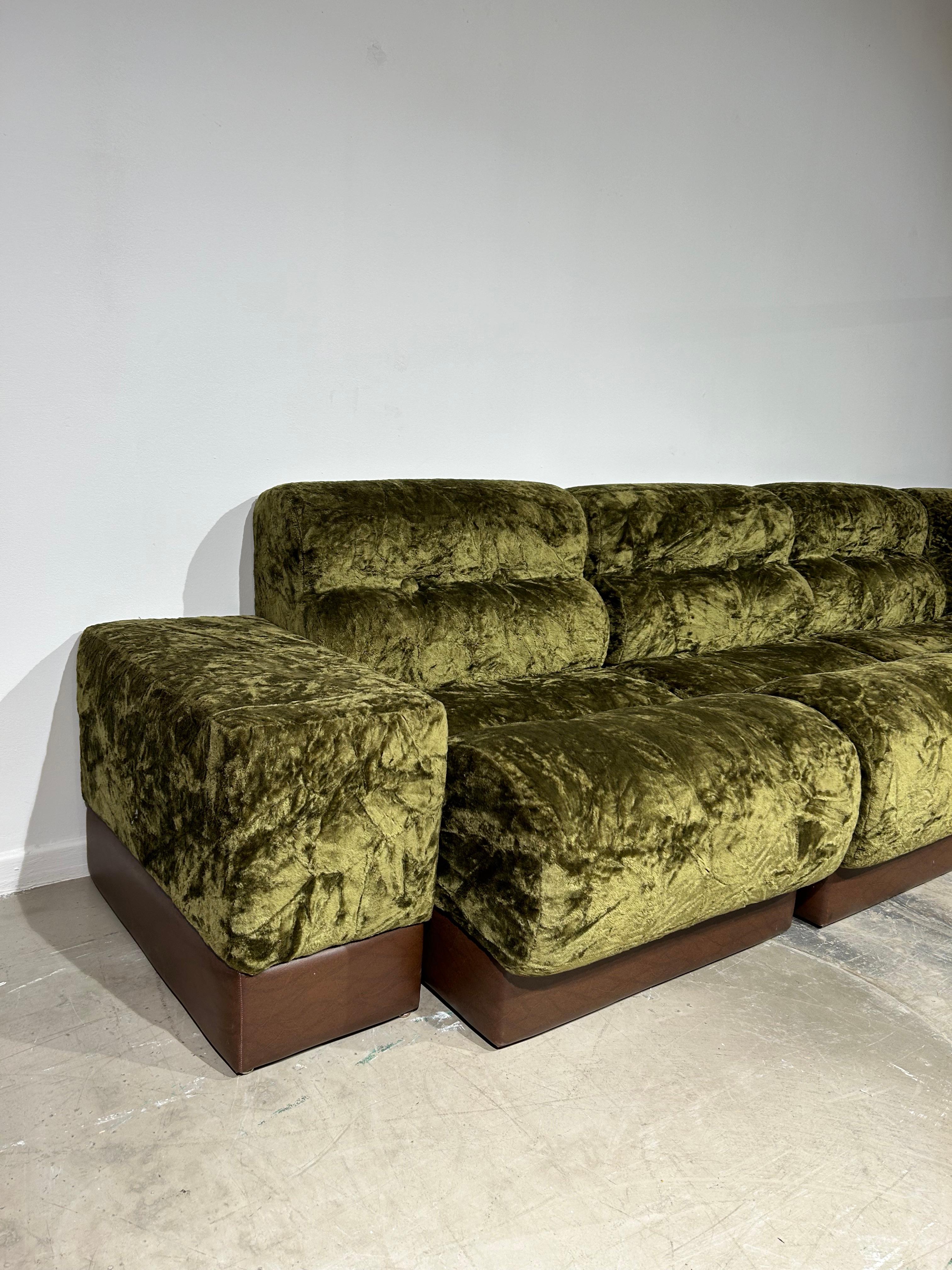 Green velvet modular Italian sofa 3