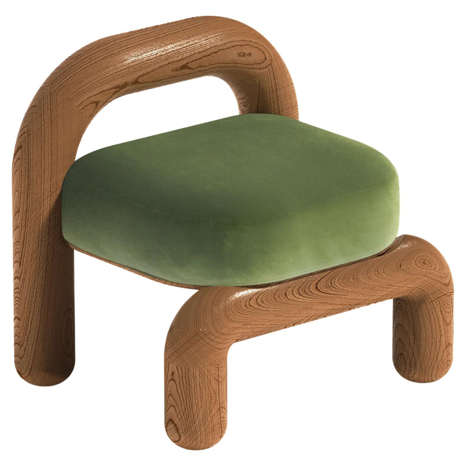 Silla Lounge Lítica de Terciopelo Verde y Roble Rojo de Maha Alavi Studio