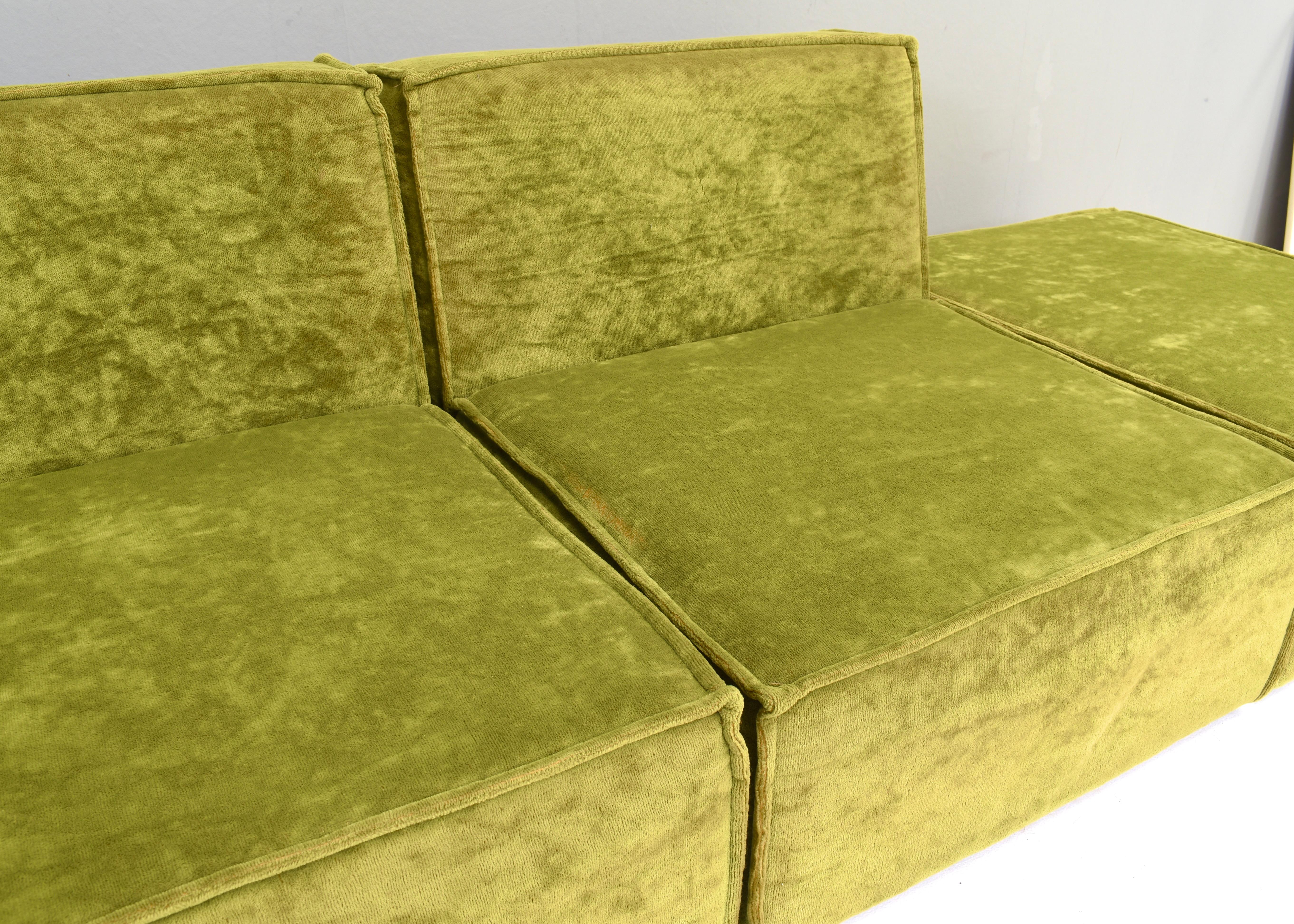 Canapé sectionnel des années 70 en velours vert dans le style de COR TRIO, circa 1970 en vente 4