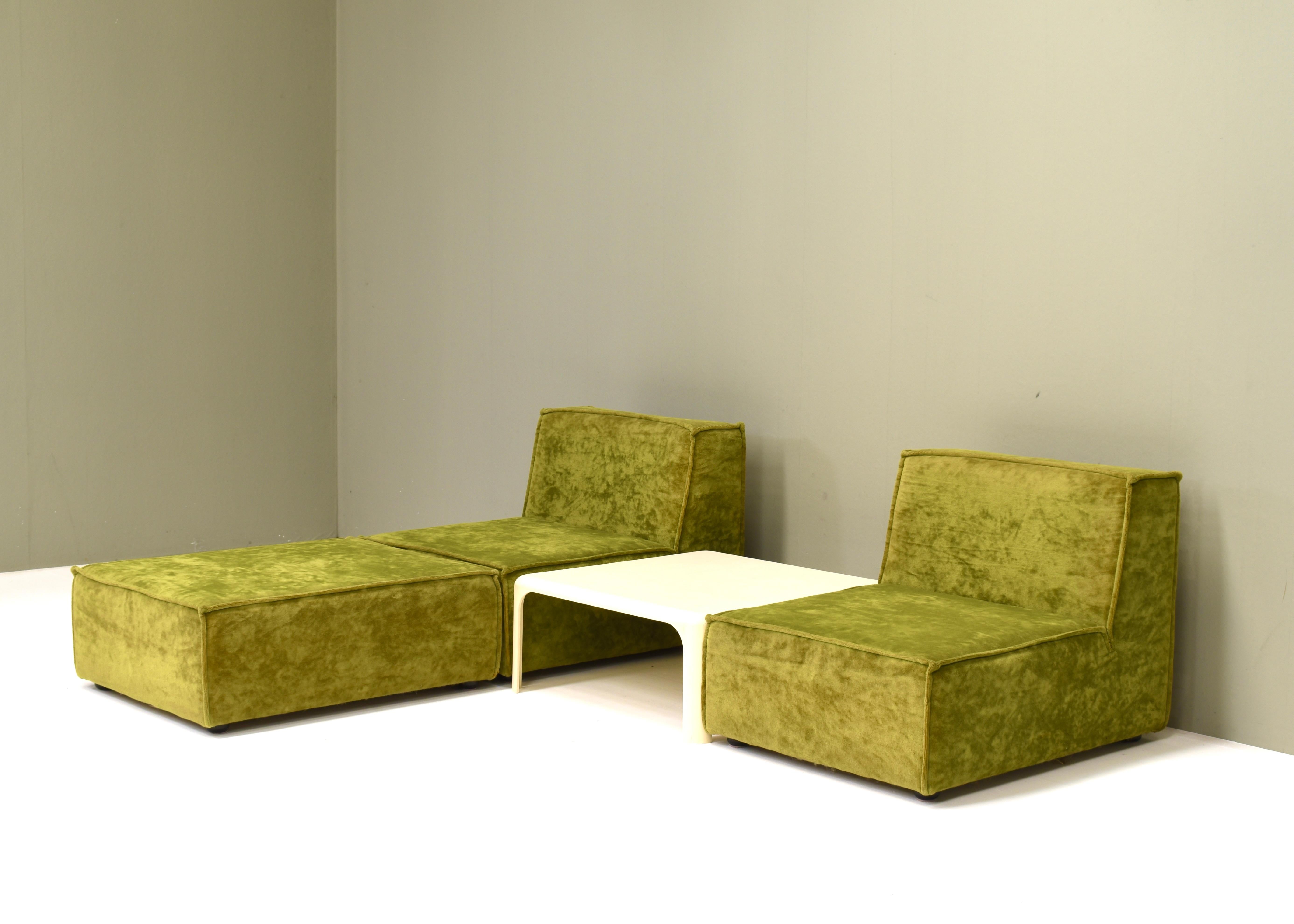 Européen Canapé sectionnel des années 70 en velours vert dans le style de COR TRIO, circa 1970 en vente