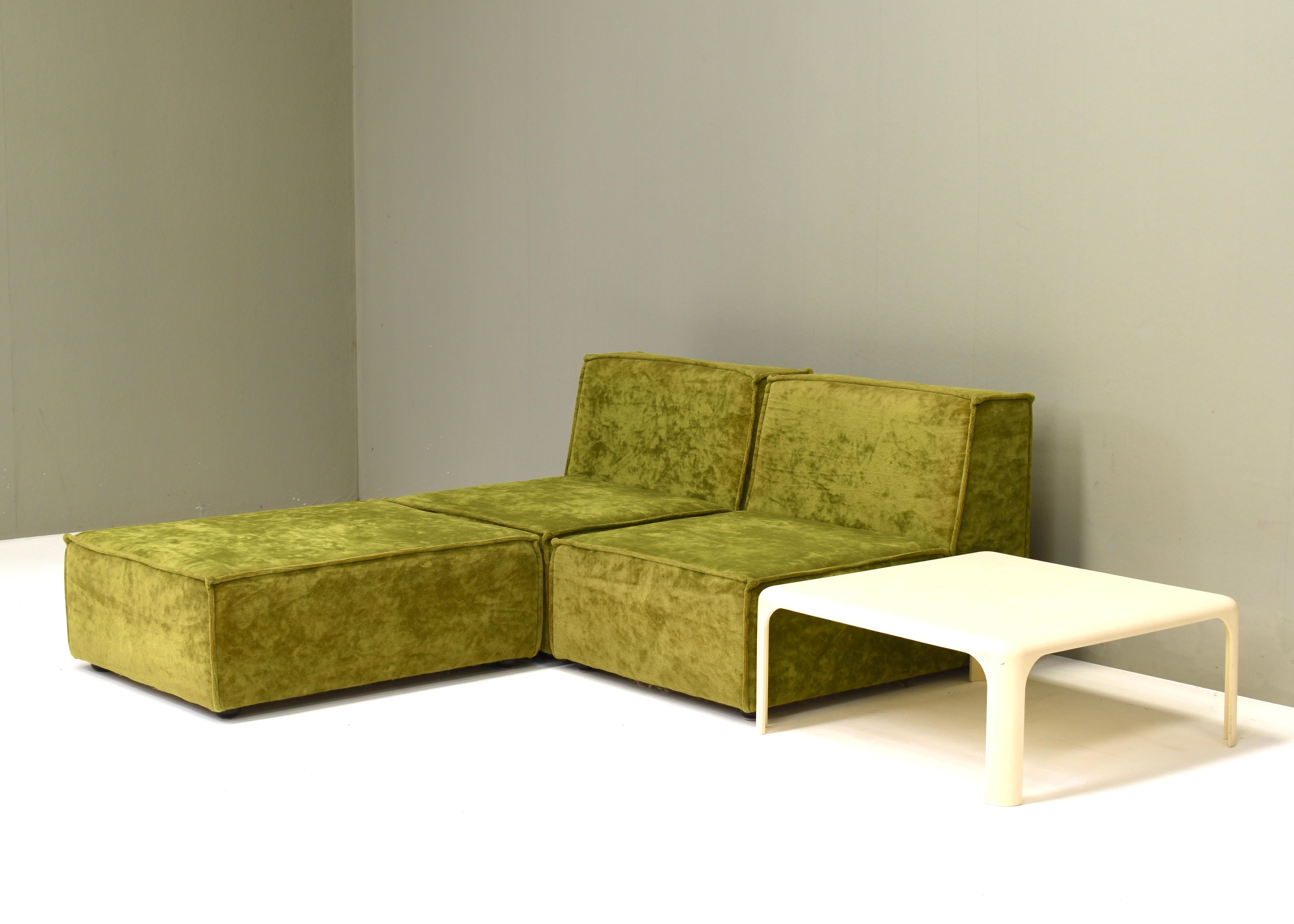 Canapé sectionnel des années 70 en velours vert dans le style de COR TRIO, circa 1970 Bon état - En vente à Pijnacker, Zuid-Holland