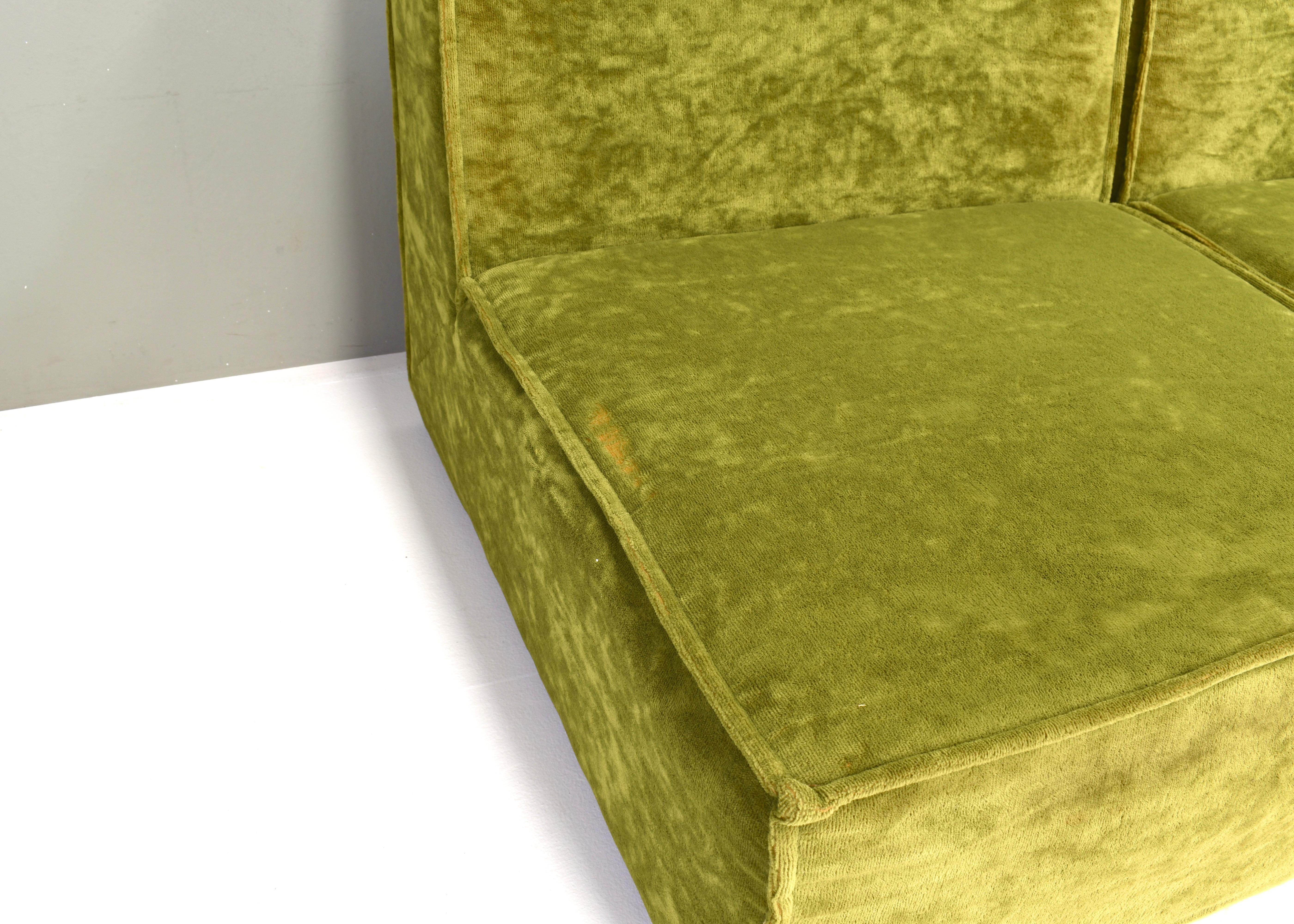 Canapé sectionnel des années 70 en velours vert dans le style de COR TRIO, circa 1970 en vente 2
