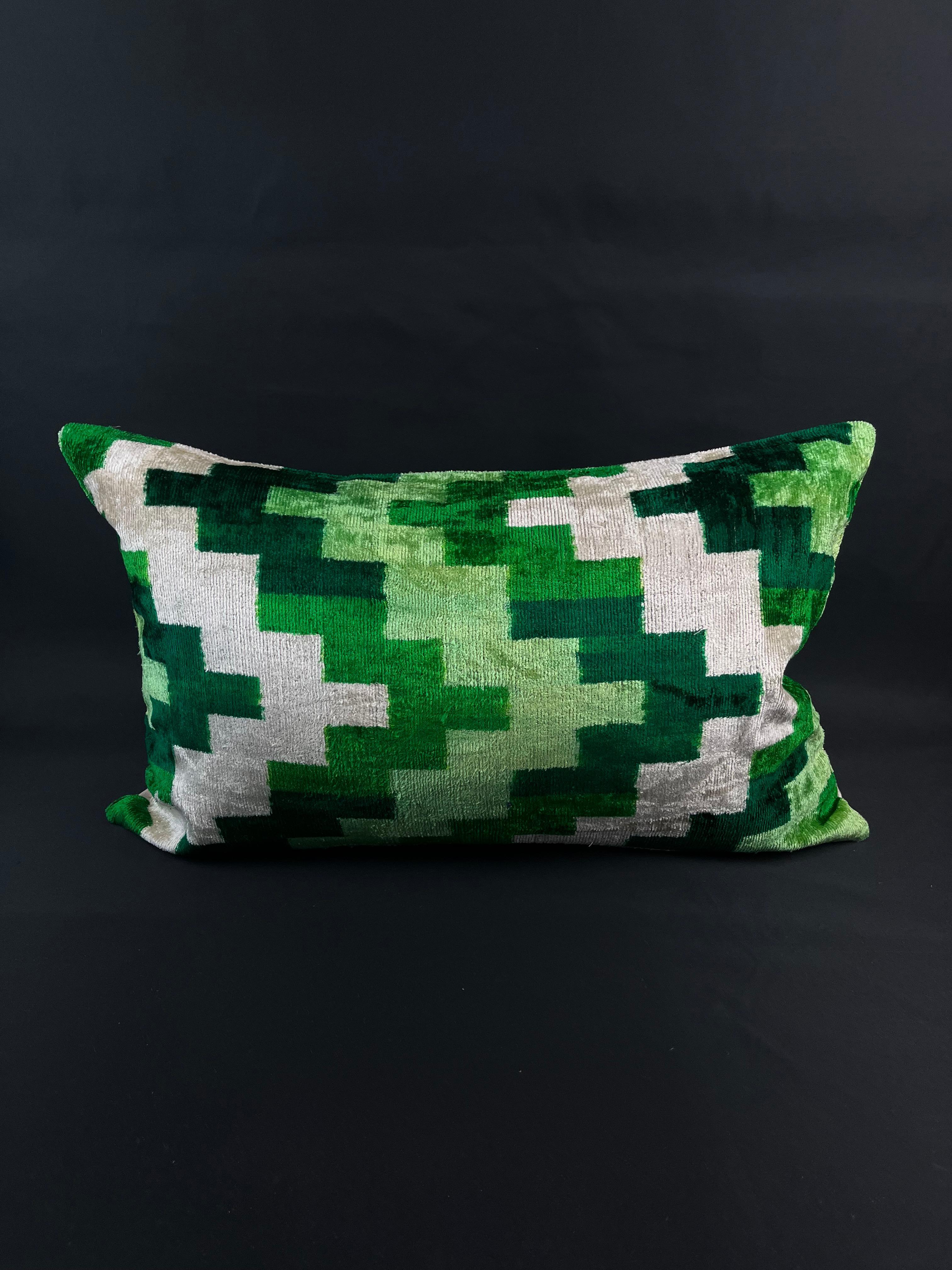 Green Velvet Silk Ikat Pillow Cover In New Condition For Sale In Houston, TX