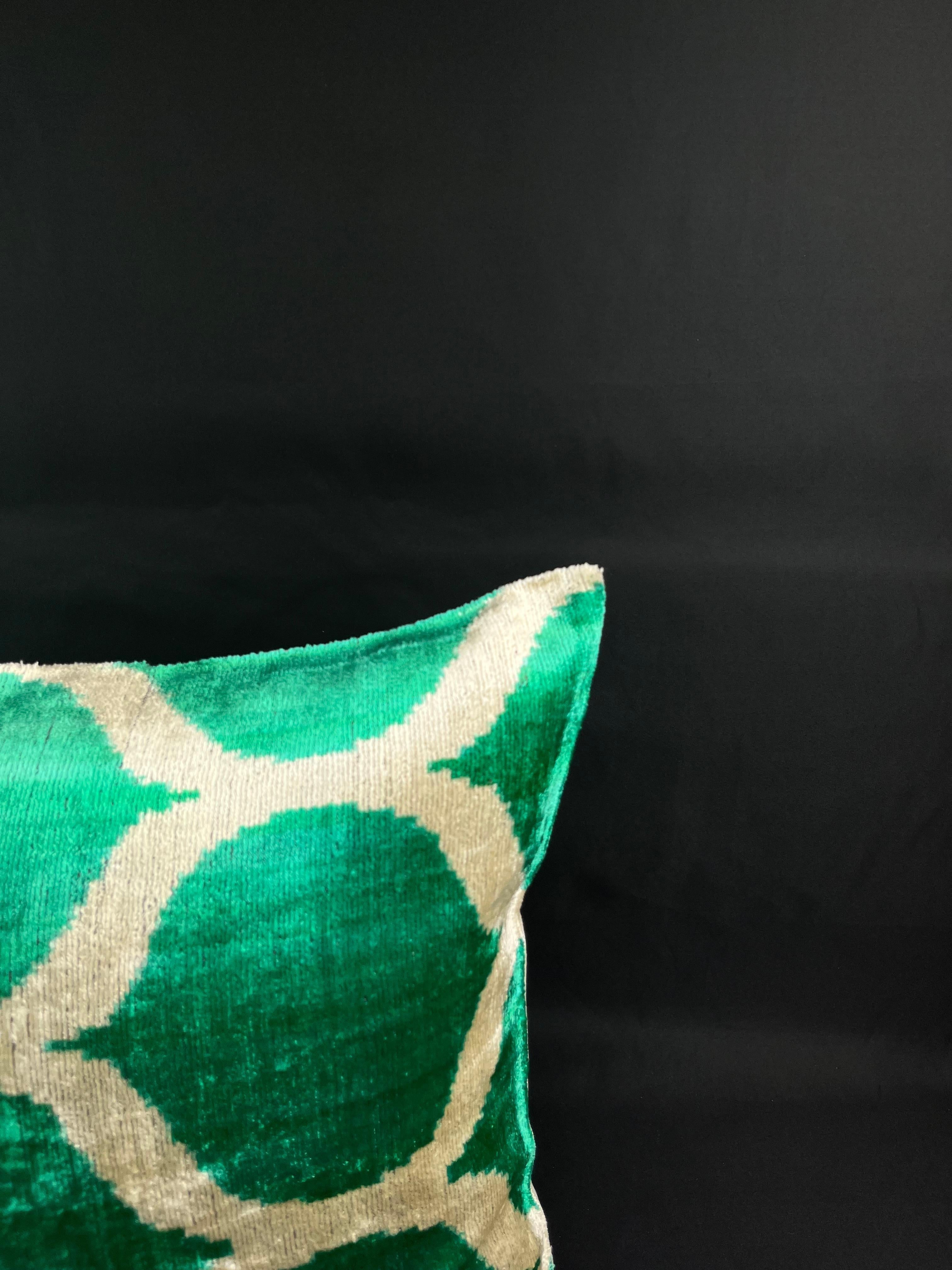 Modern Green Velvet Silk Ikat Pillow Cover For Sale