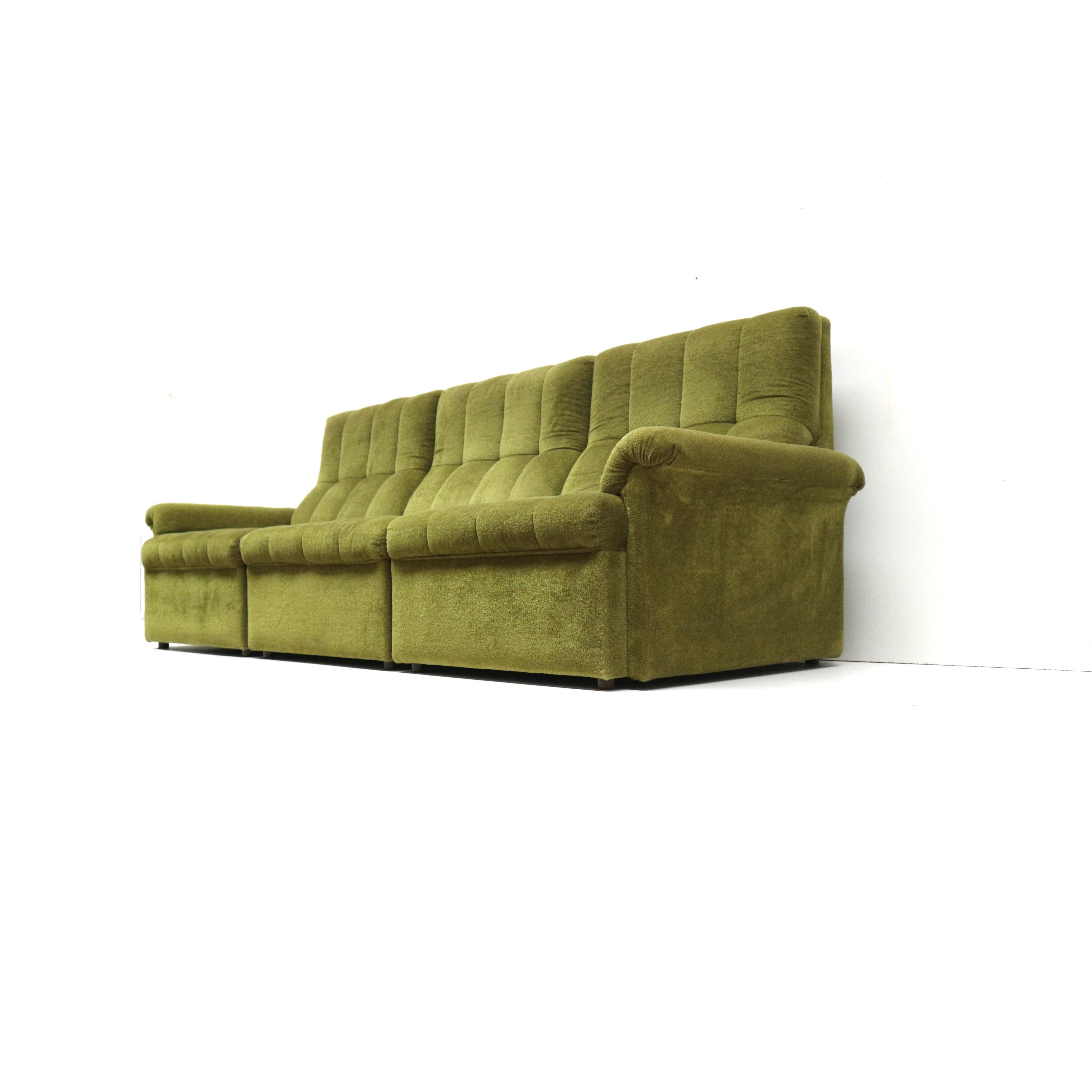 divano velluto verde vintage