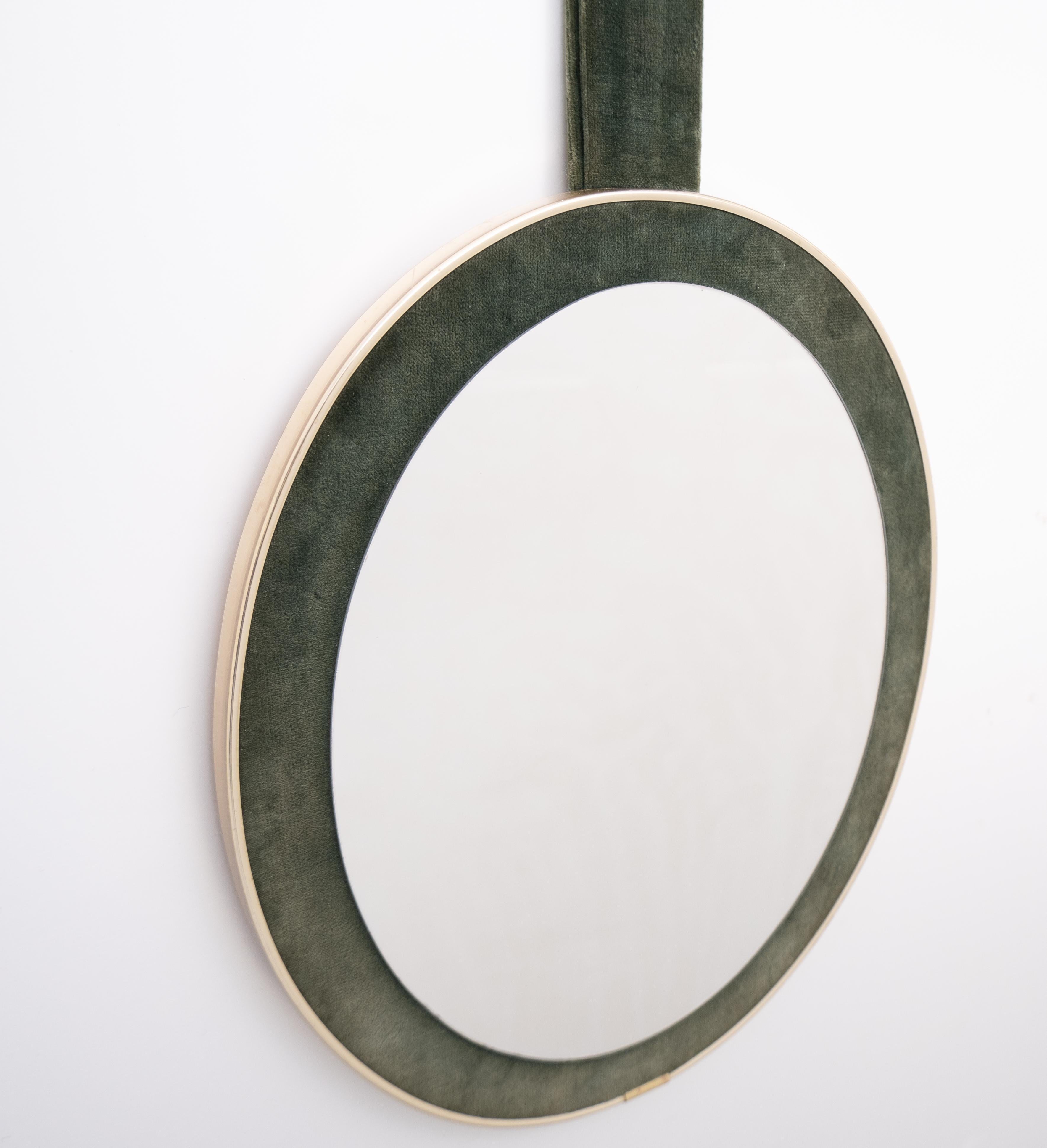 Very nice green velvet wall mirror. Comes with a brass rim. 1970s France.