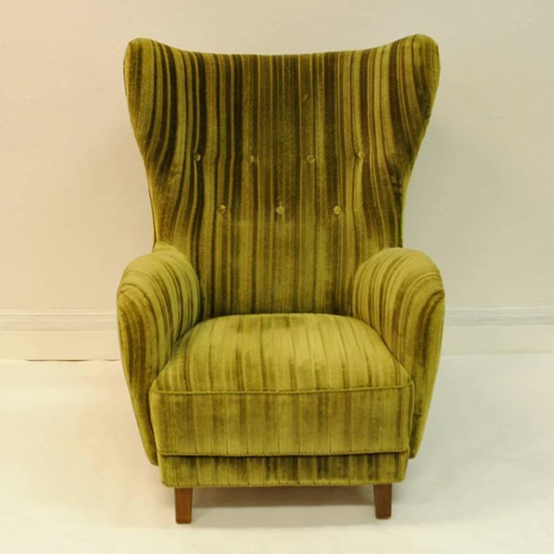 Nice and soft easy chair in beautiful green striped velvet fabric and in original condition. The chair is from around the 1930s-1940s and is of Danish modern furniture. Great shape with a high back and relaxing arm layers. Measures: 104 cm H, 77 cm