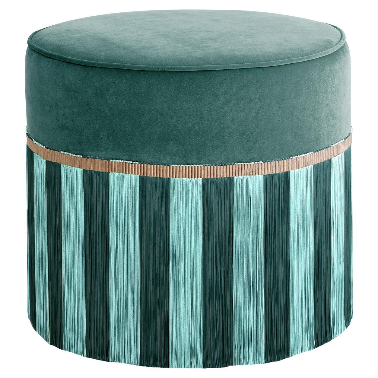 Puf de terciopelo verde con flecos bicolor
