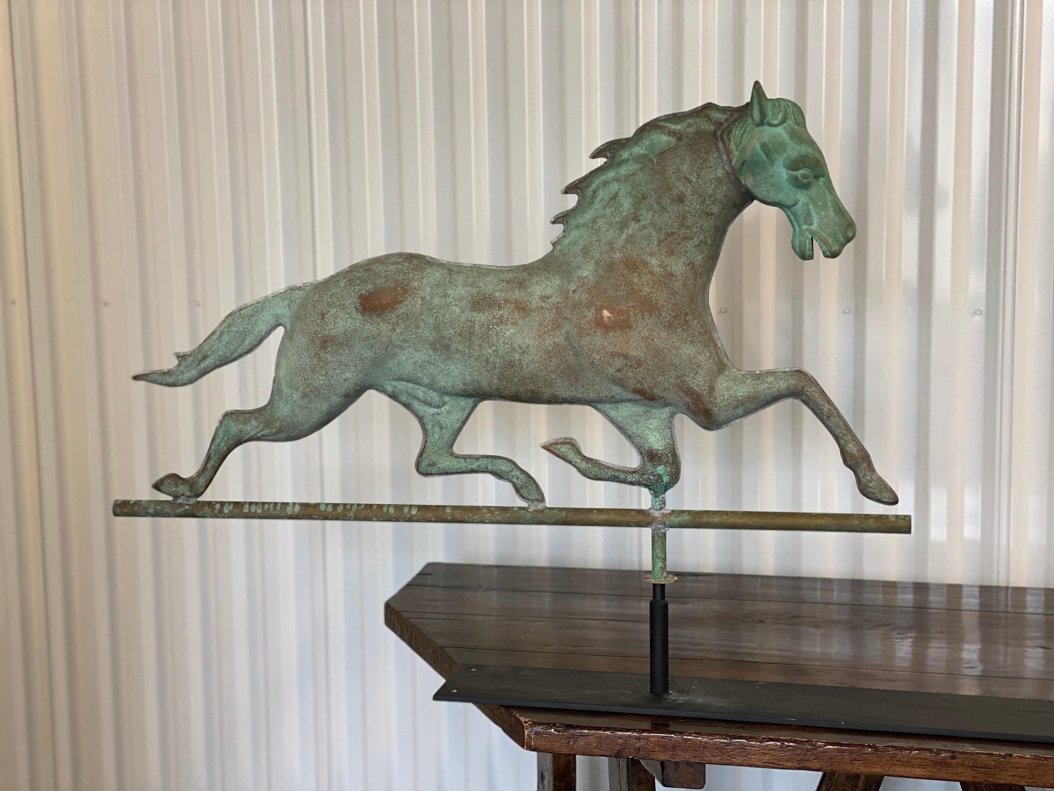 Américain Girouette à cheval vert sur pied, attribuée à Cushing Ethan Allen en vente