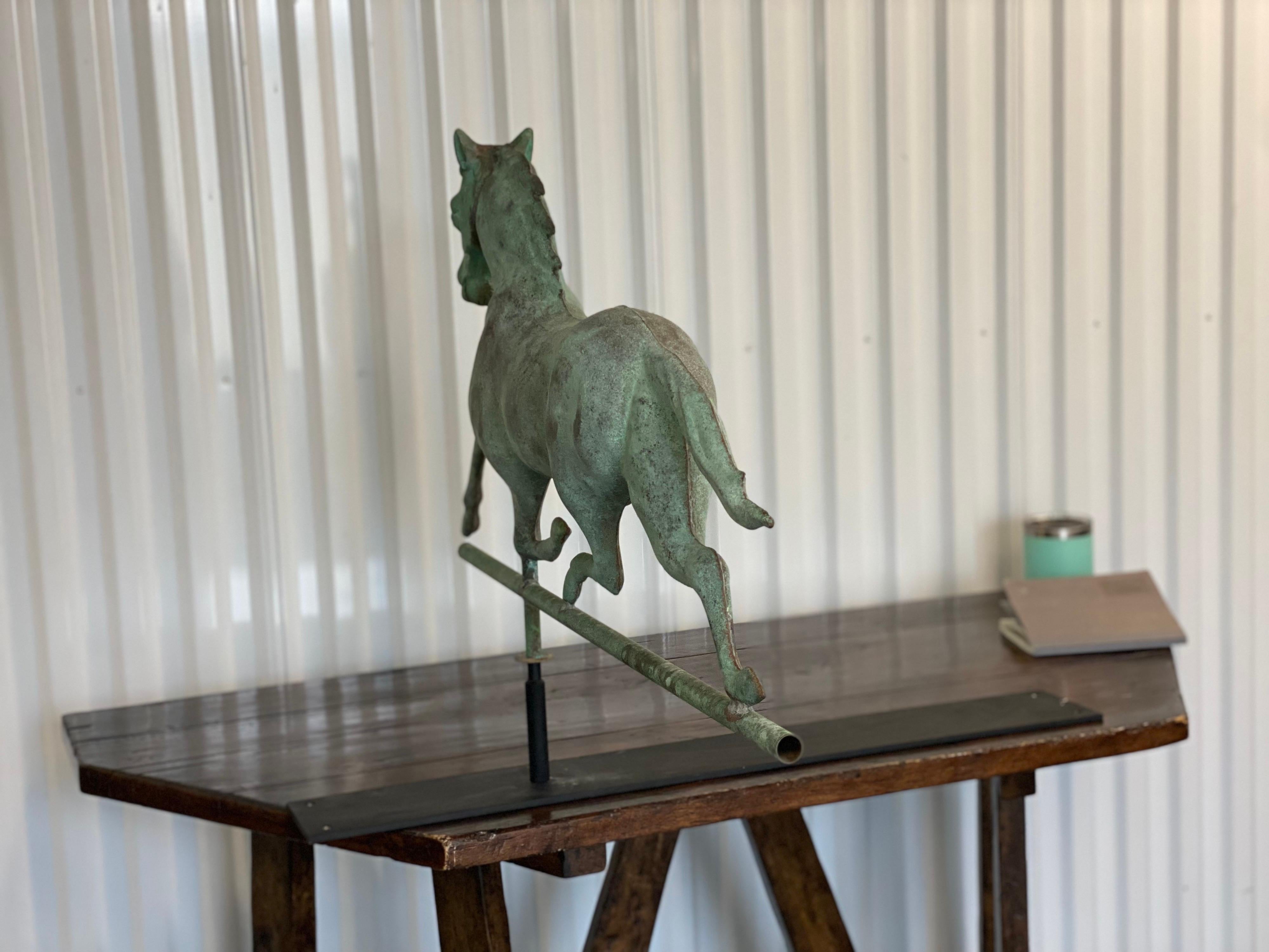 XIXe siècle Girouette à cheval vert sur pied, attribuée à Cushing Ethan Allen en vente