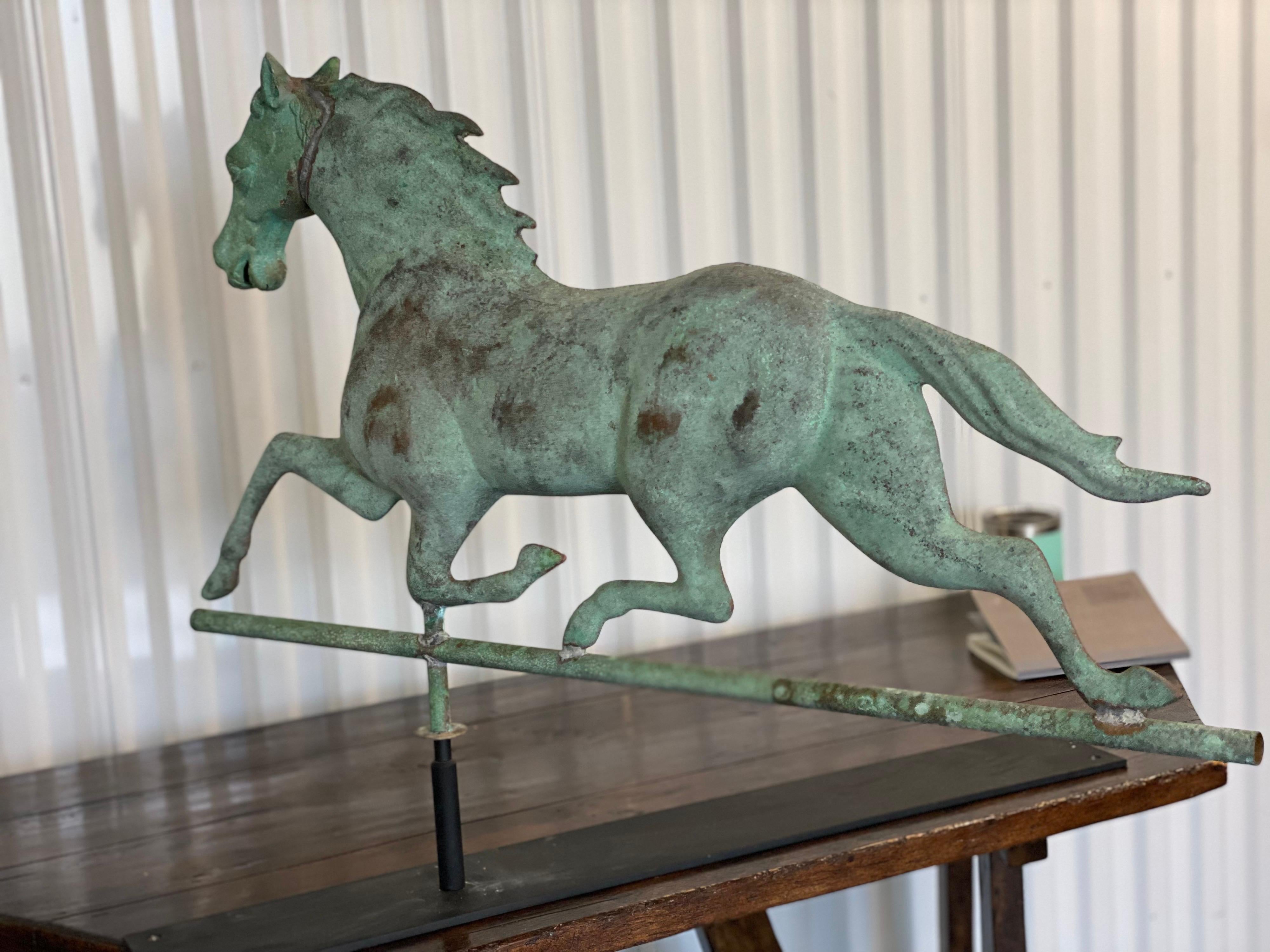 Fer Girouette à cheval vert sur pied, attribuée à Cushing Ethan Allen en vente