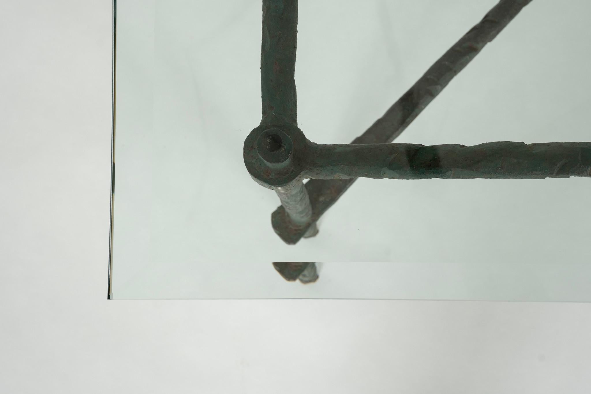 Grüner schmiedeeiserner Glas-Esstisch mit Verdigris-Pferd Attr. Giacometti im Angebot 3
