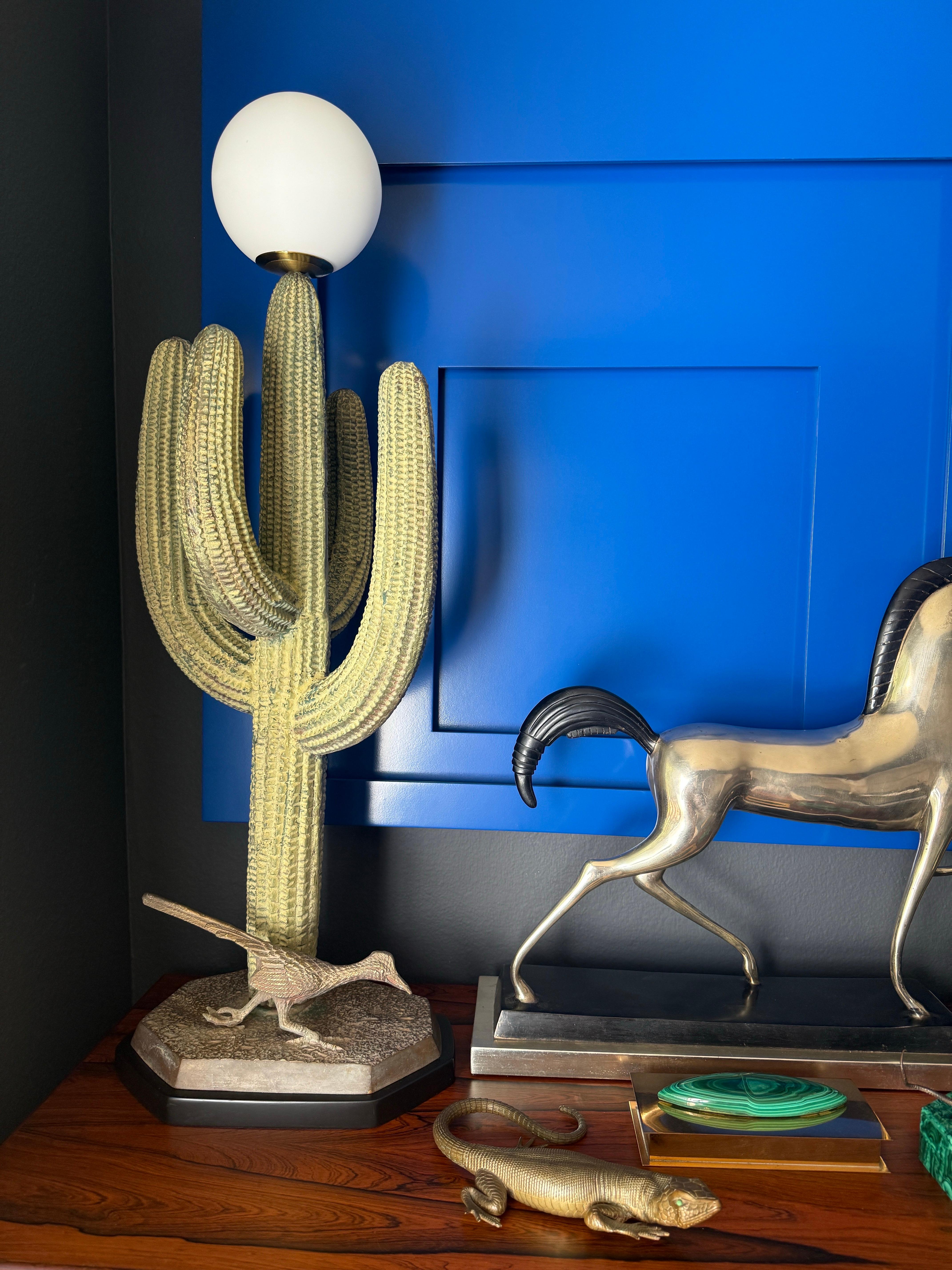 Lámpara de cactus saguaro de latón patinado verde verdigris en venta 7
