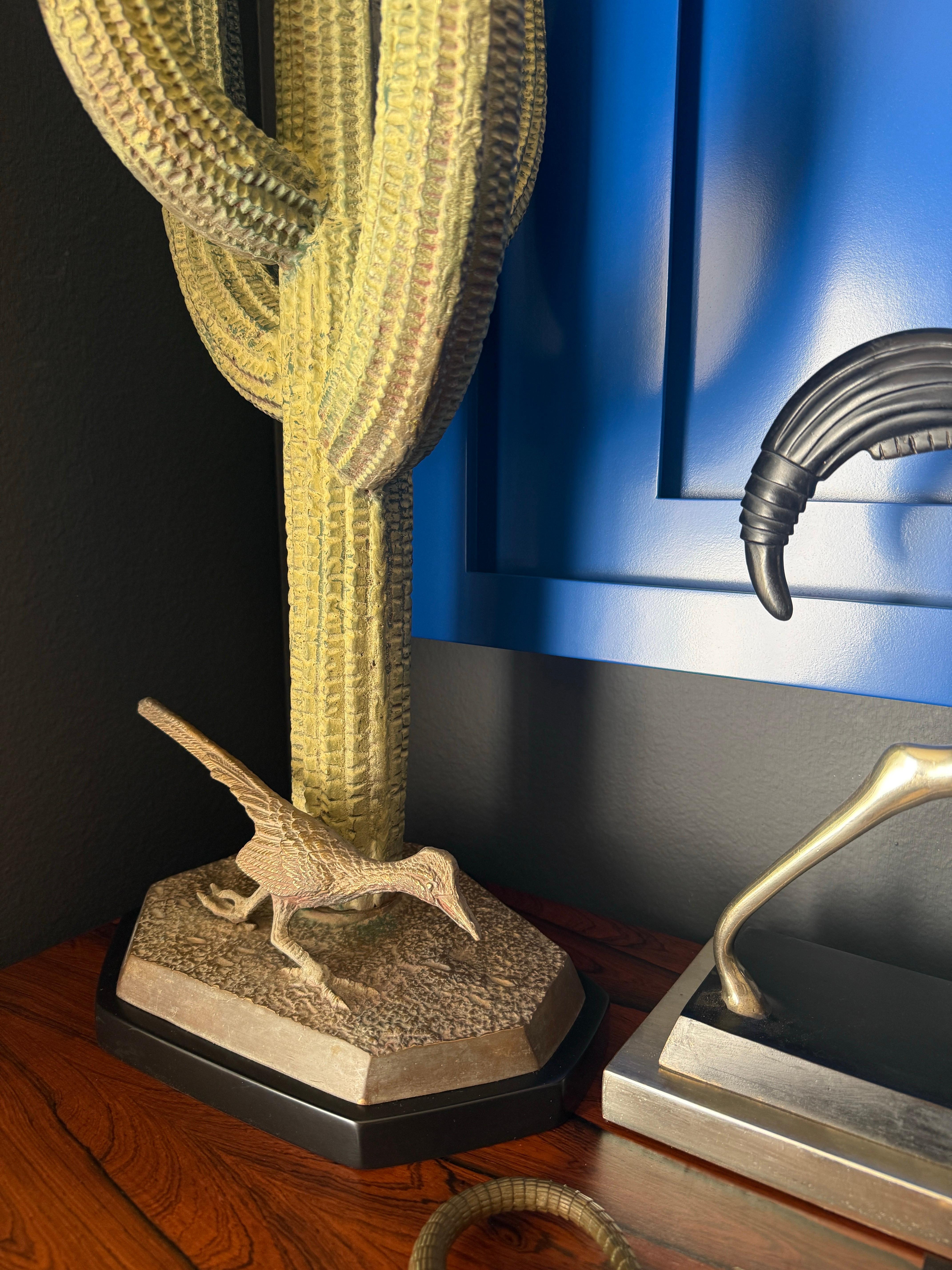 Lámpara de cactus saguaro de latón patinado verde verdigris en venta 9