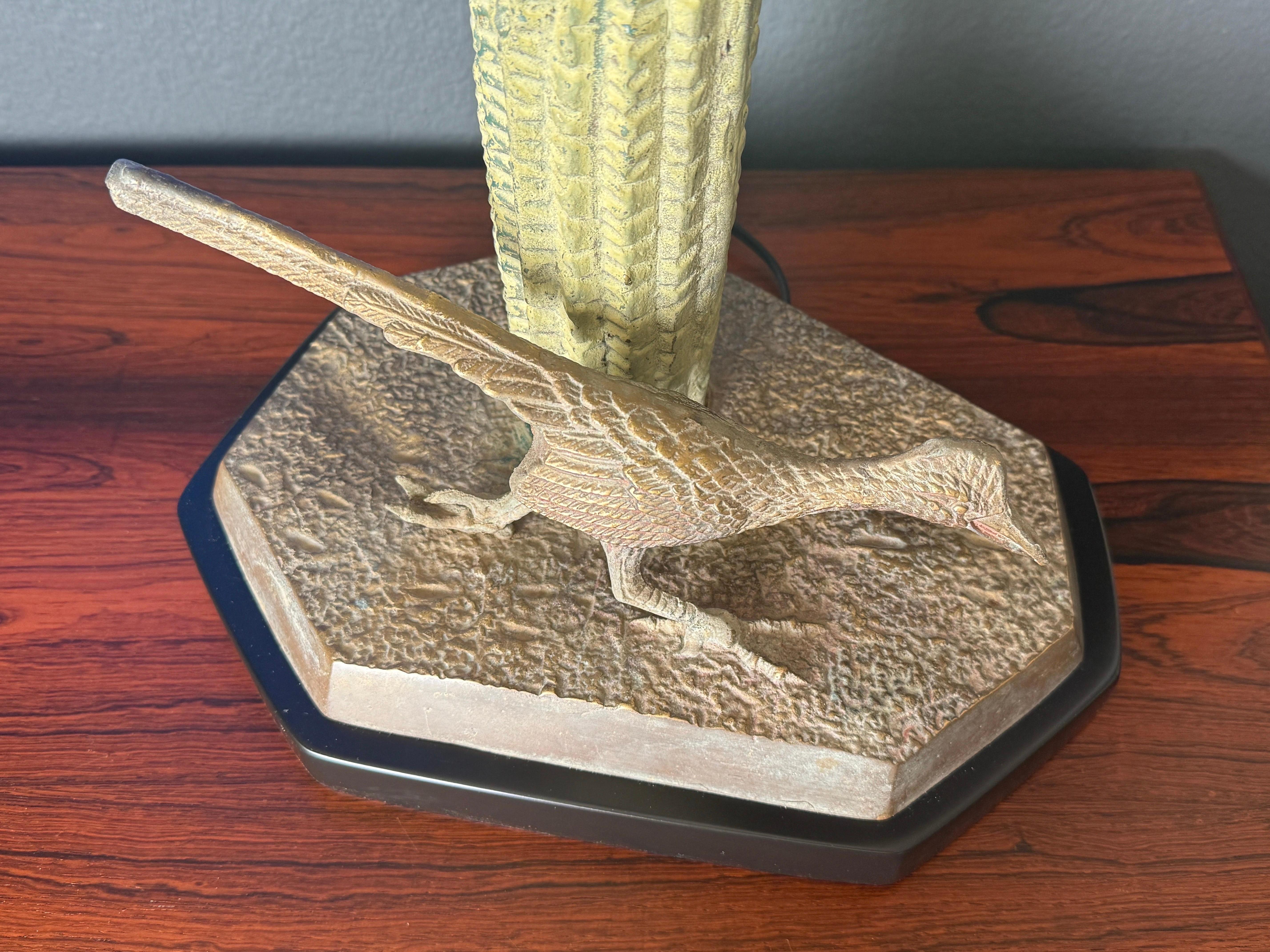 Lámpara de cactus saguaro de latón patinado verde verdigris Patinado en venta