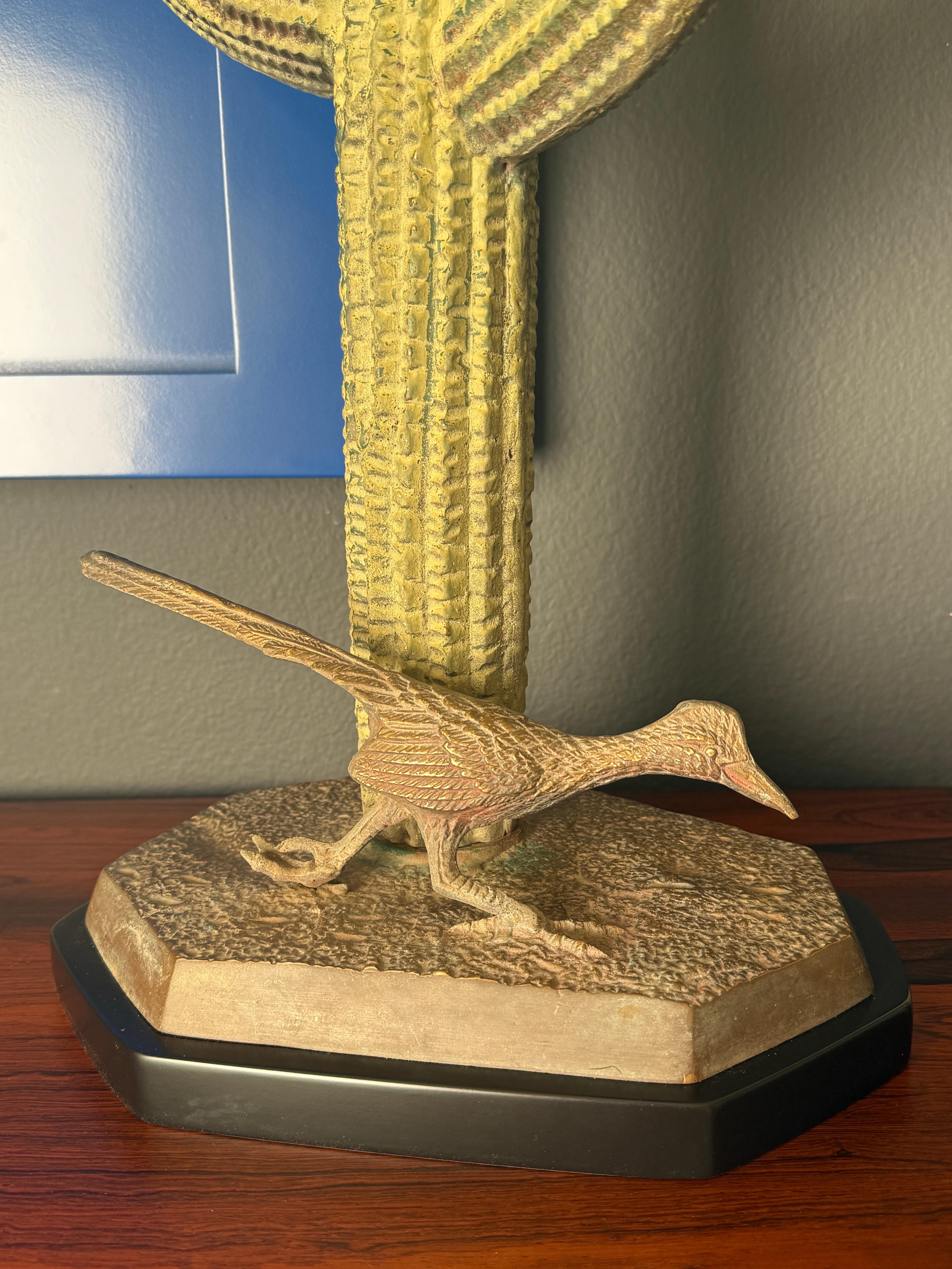 Lámpara de cactus saguaro de latón patinado verde verdigris Latón en venta