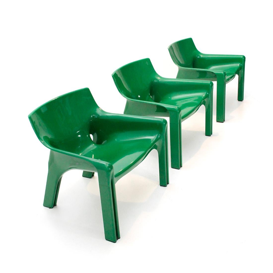 Vicario armchair of the 1970s designed by Vico Magistretti for Artemide.
Green plastic structure.
Good general conditions, some signs due to normal use over time.

Dimensions: Length 72 cm - Depth 67 cm - Height 68 cm - Seat height 37 cm