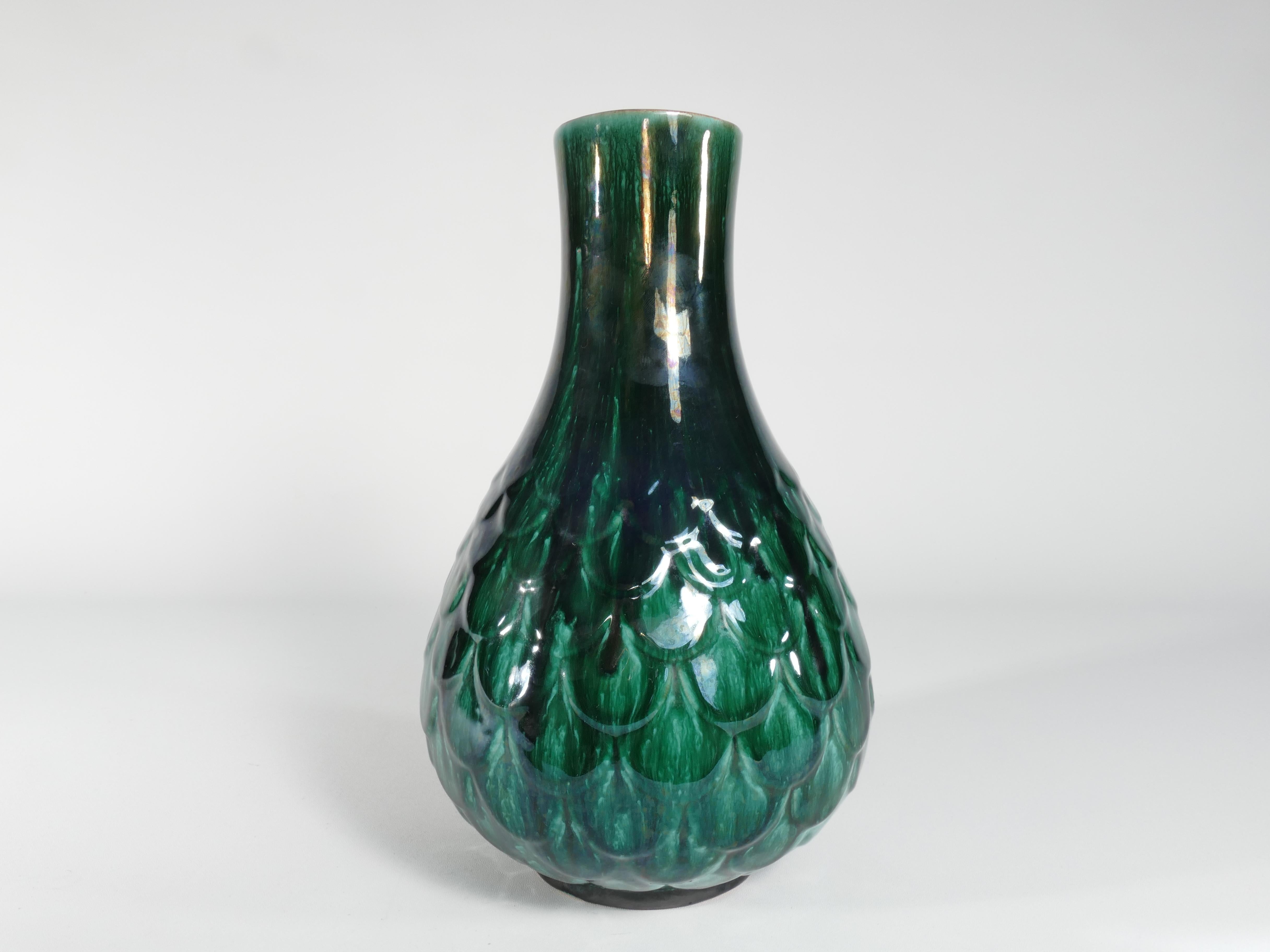 Milieu du XXe siècle Vase en céramique vert Vicke Lindstrand 
