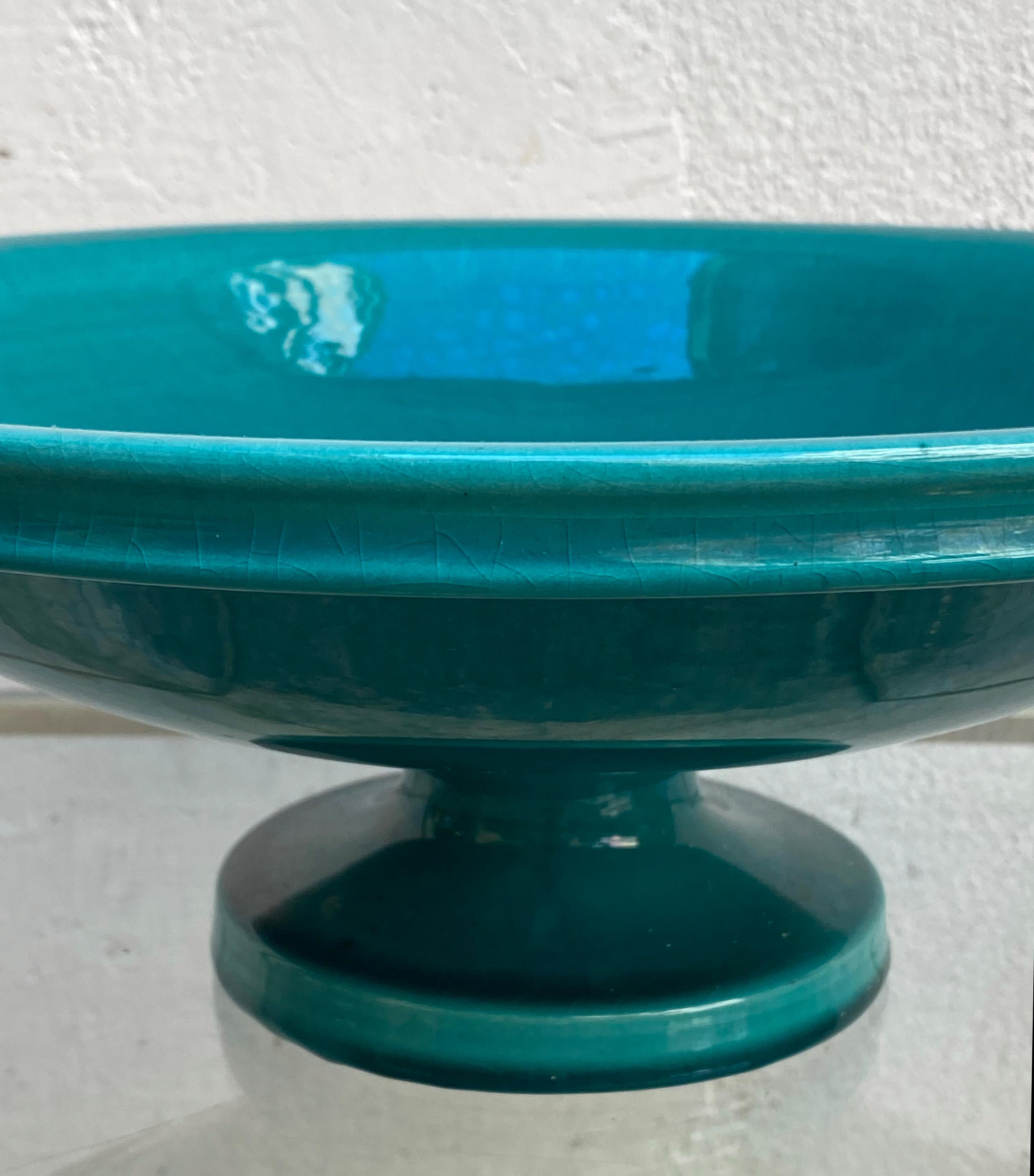 Delicious centerpiece or fruit bowl in green ceramic majolica made in Italy in the 70s.