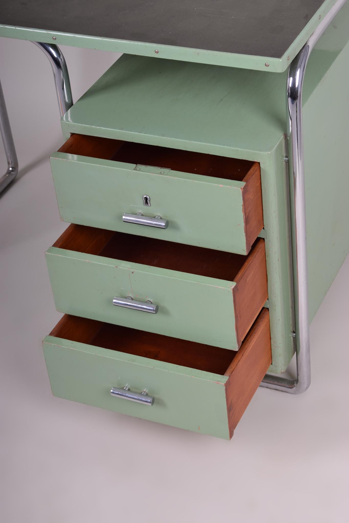 green desk