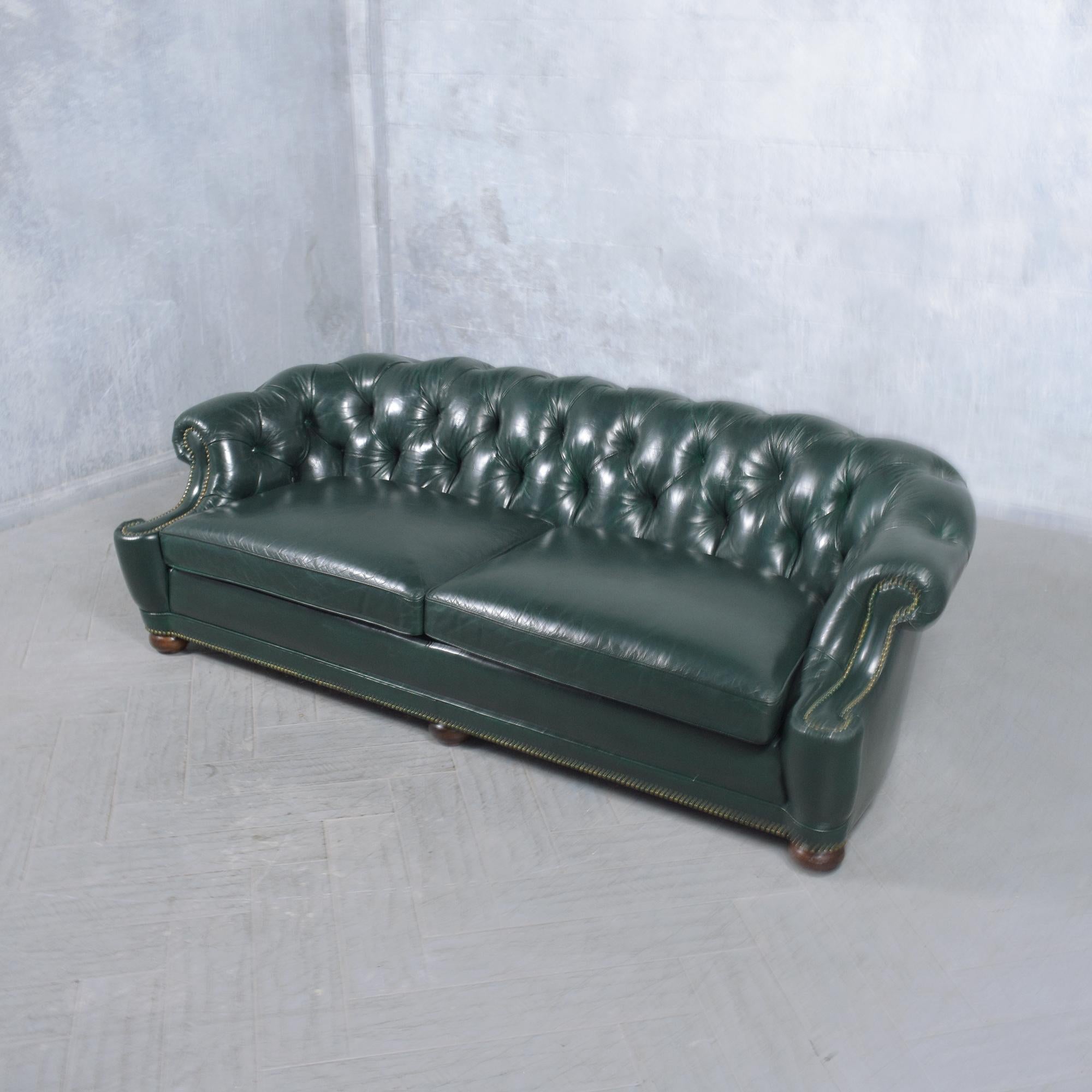 Late 20th Century Refurbished 1970s Emerald Green Italian Chesterfield Sofa - Vintage Elegance