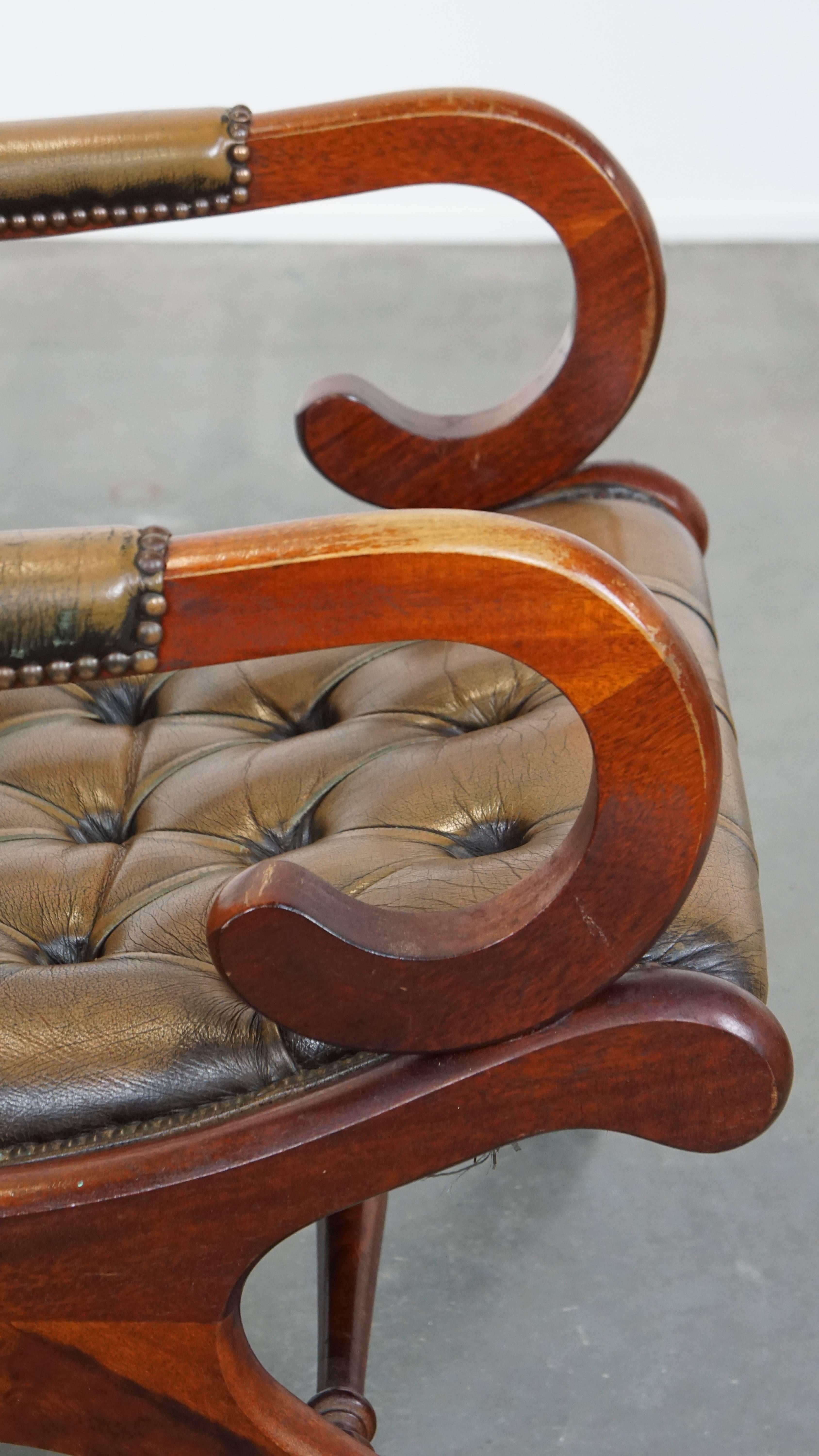 Green Vintage Cowhide Leather English Chesterfield Armchair Combined with Wood For Sale 5