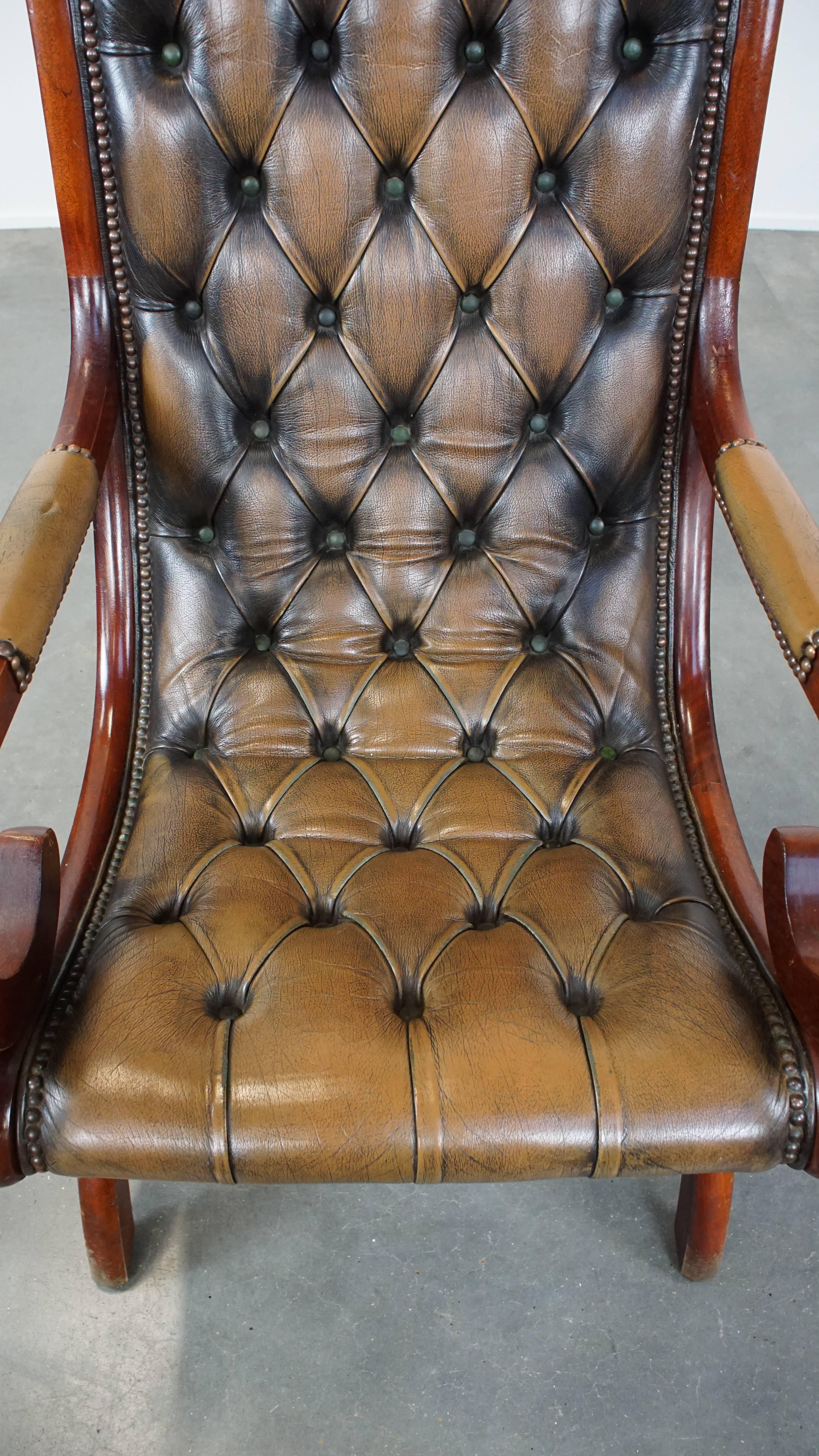 20th Century Green Vintage Cowhide Leather English Chesterfield Armchair Combined with Wood For Sale