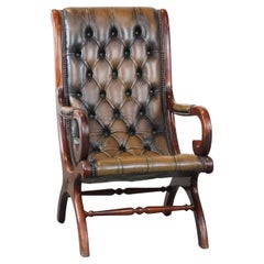 Sillón Chesterfield Inglés Vintage Verde con Diseño Elegante y Detalles de Madera