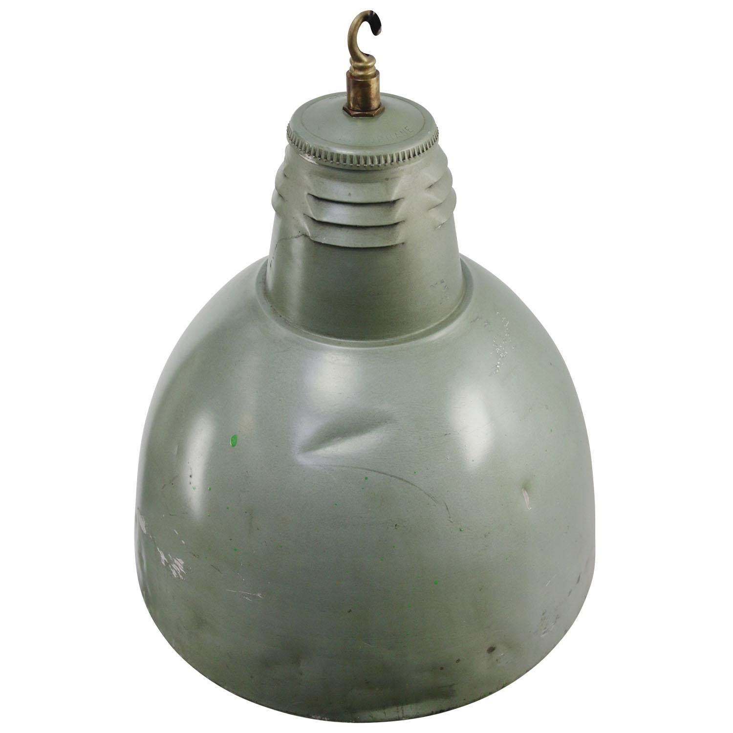 Industrial pendant lamp by Holophane Paris
Green metal shade with clear striped / holophane glass
Brass top

weight 5.80 kg / 12.8 lb

Priced per individual item. All lamps have been made suitable by international standards for incandescent