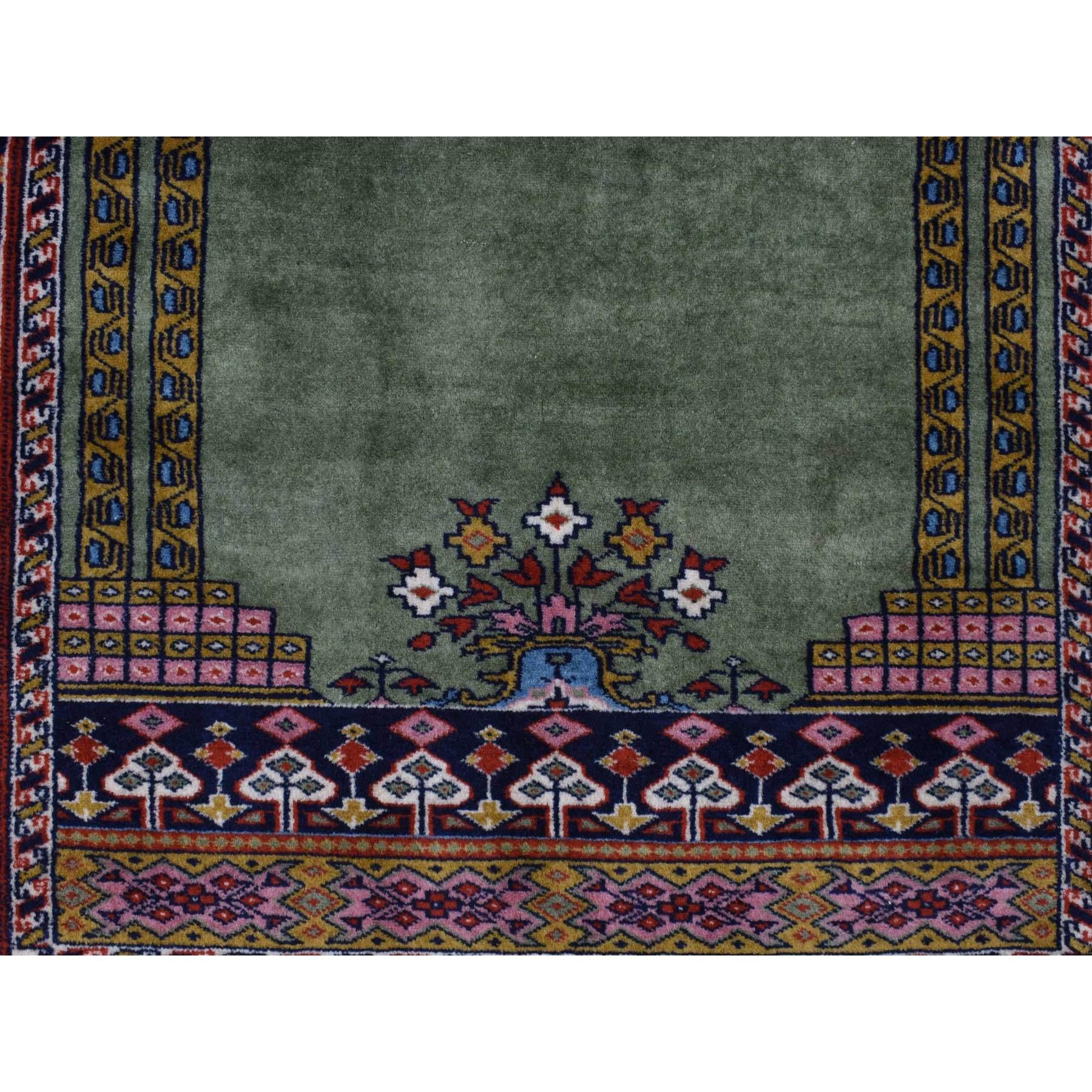 Grüner handgeknüpfter Vintage Tourkaman-Teppich aus reiner Wolle in Gebetsdesign 200 KPSI in Grün (Ende des 20. Jahrhunderts) im Angebot