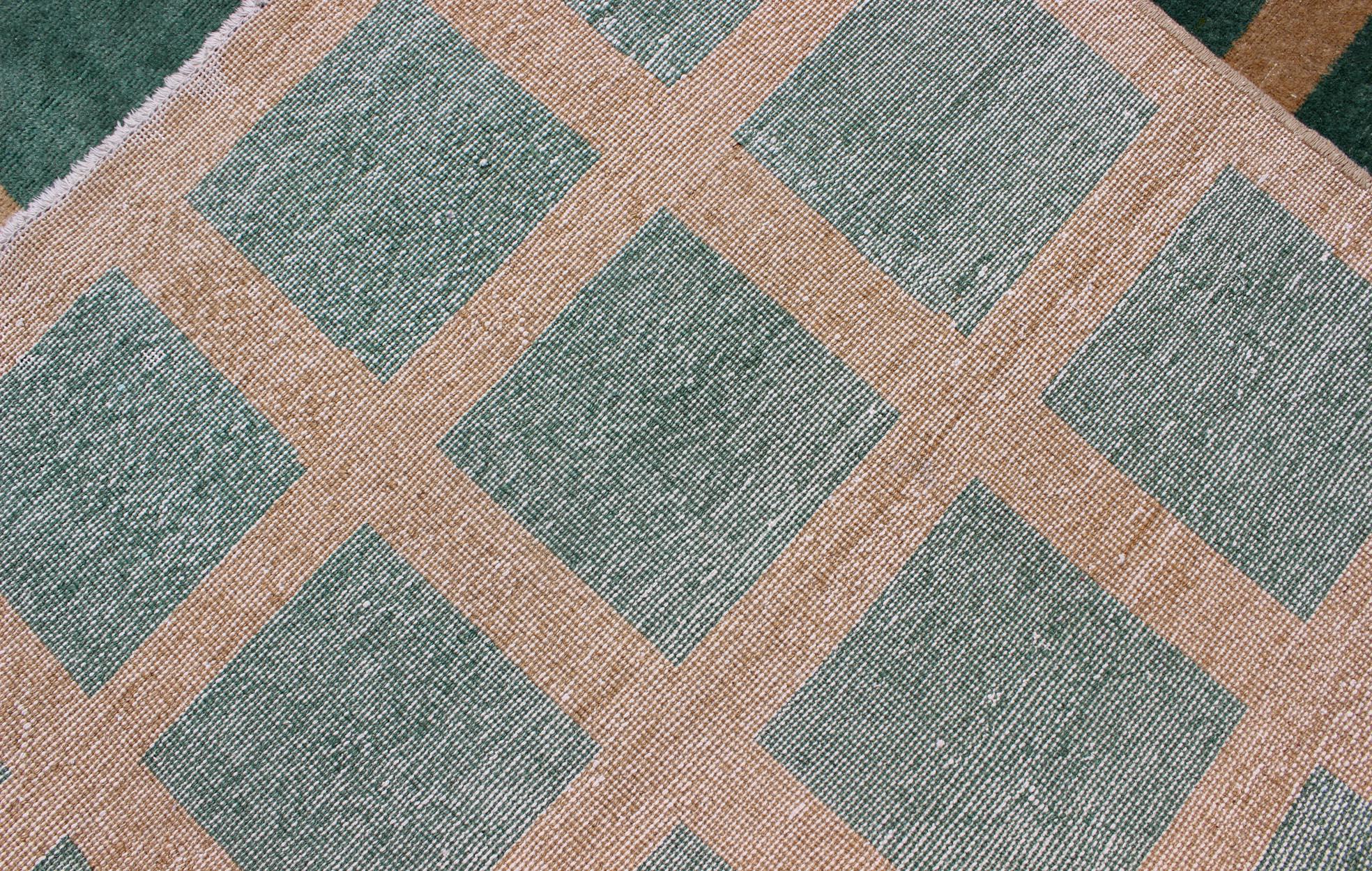 Turquie design minimaliste mi-siècle moderne vert et jaune  tapis en vente 4