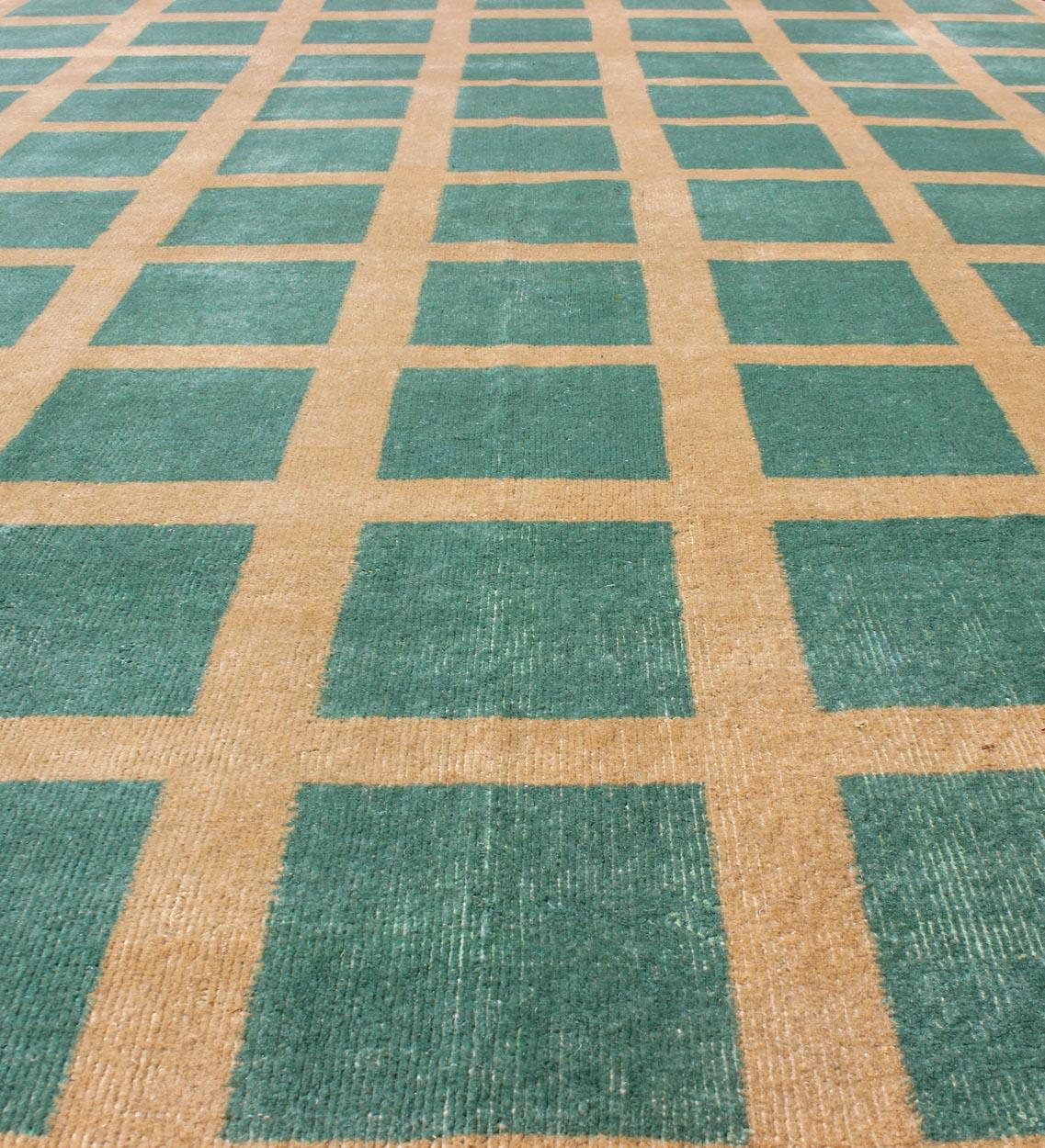 Turquie design minimaliste mi-siècle moderne vert et jaune  tapis Bon état - En vente à Atlanta, GA