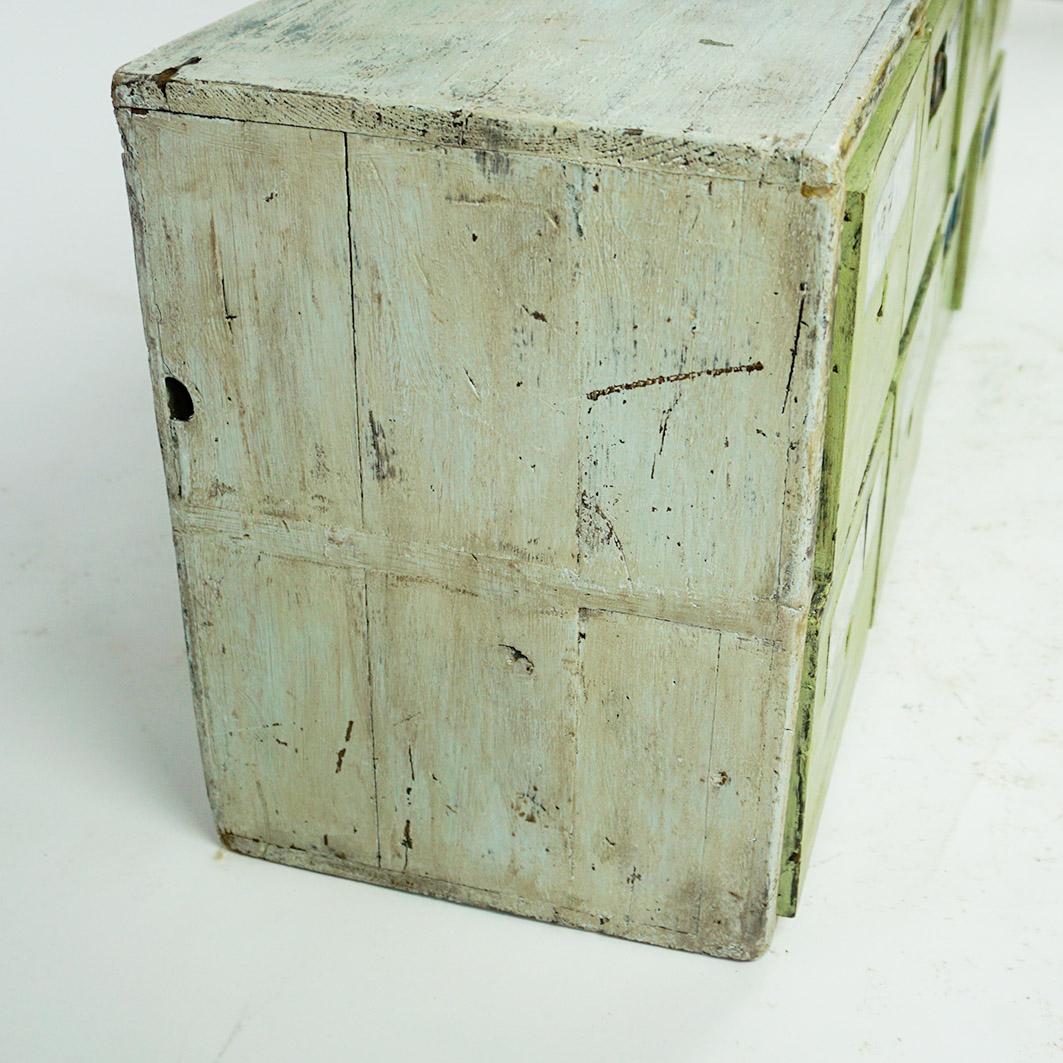 Grüner Vintage-Apothekerschrank oder Kommode aus Holz mit Schubladen im Angebot 2