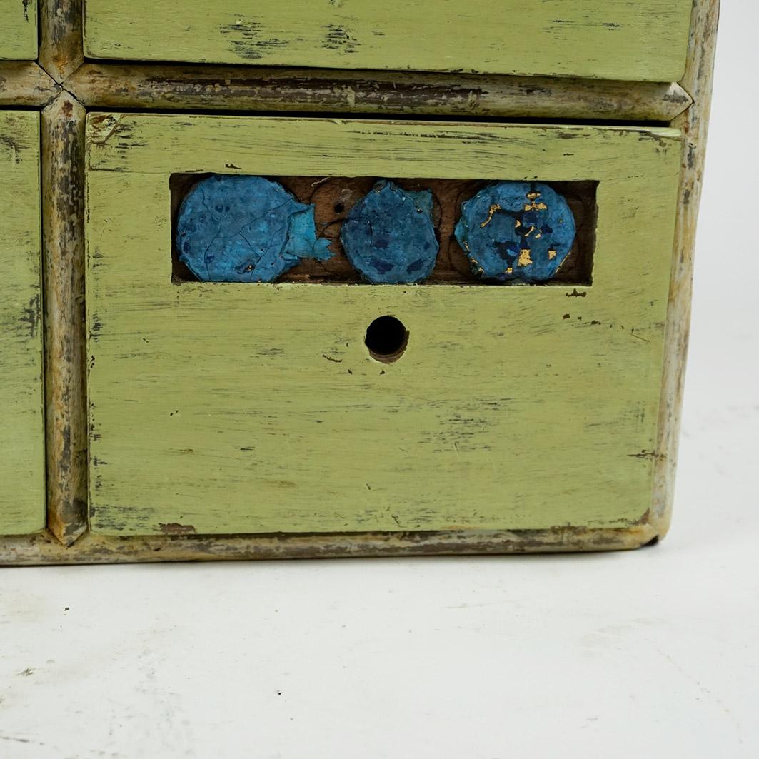 Grüner Vintage-Apothekerschrank oder Kommode aus Holz mit Schubladen im Zustand „Gut“ im Angebot in Vienna, AT