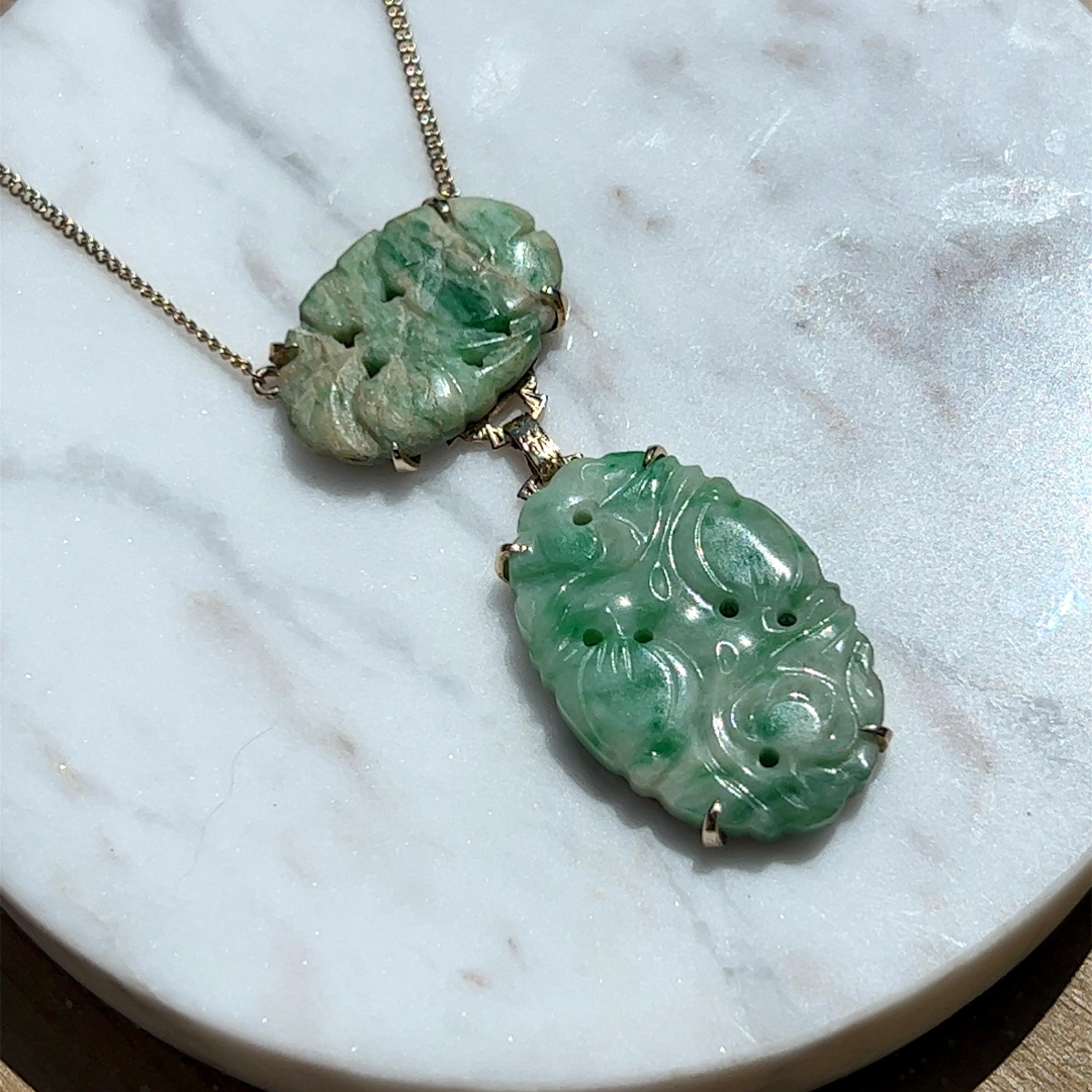Grüner und weißer geschnitzter Jade-Stein-Halskette aus 14 Karat Gelbgold für Damen oder Herren