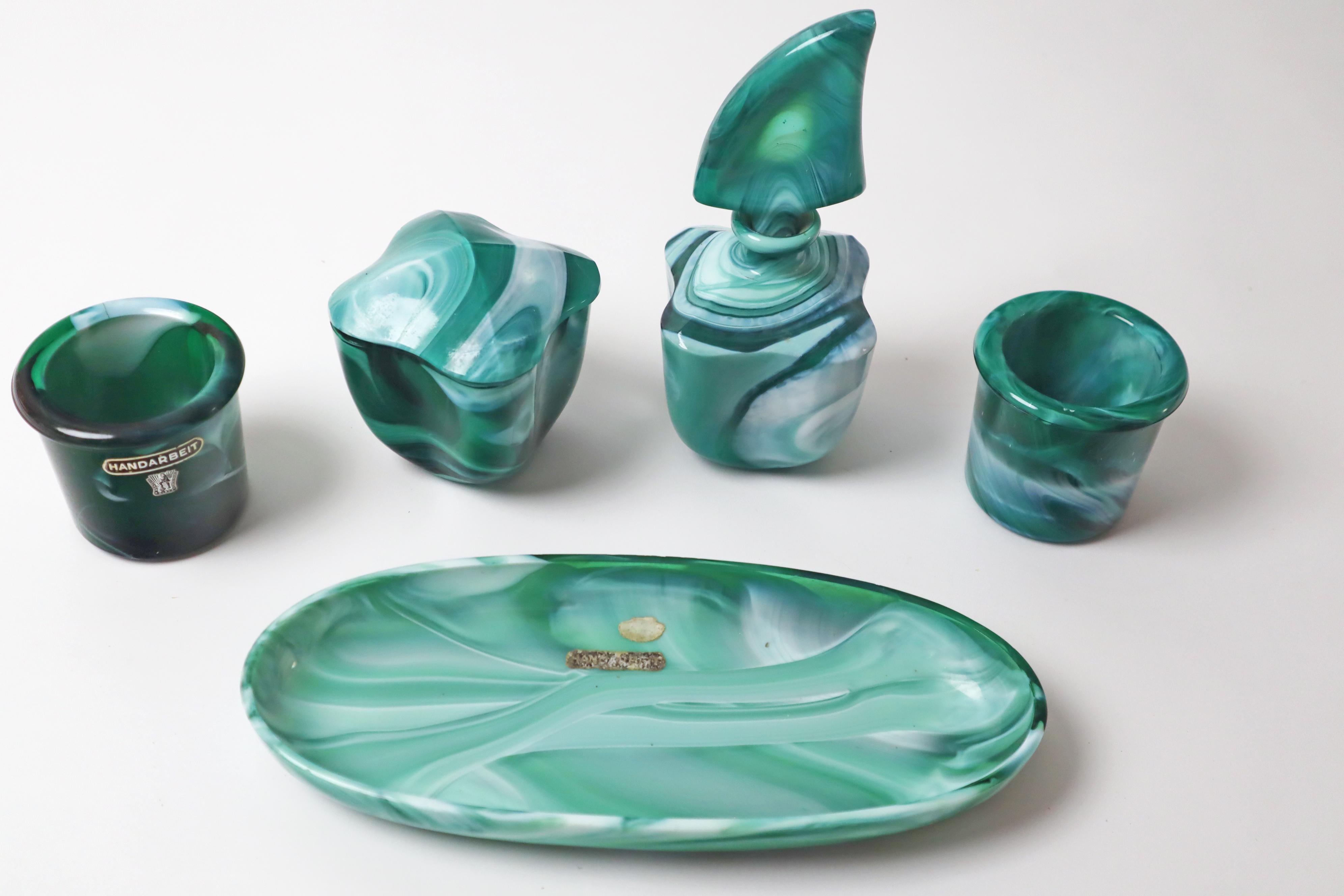 Grün-weißes Frisiertisch-Set aus mundgeblasenem Glas im Angebot 4