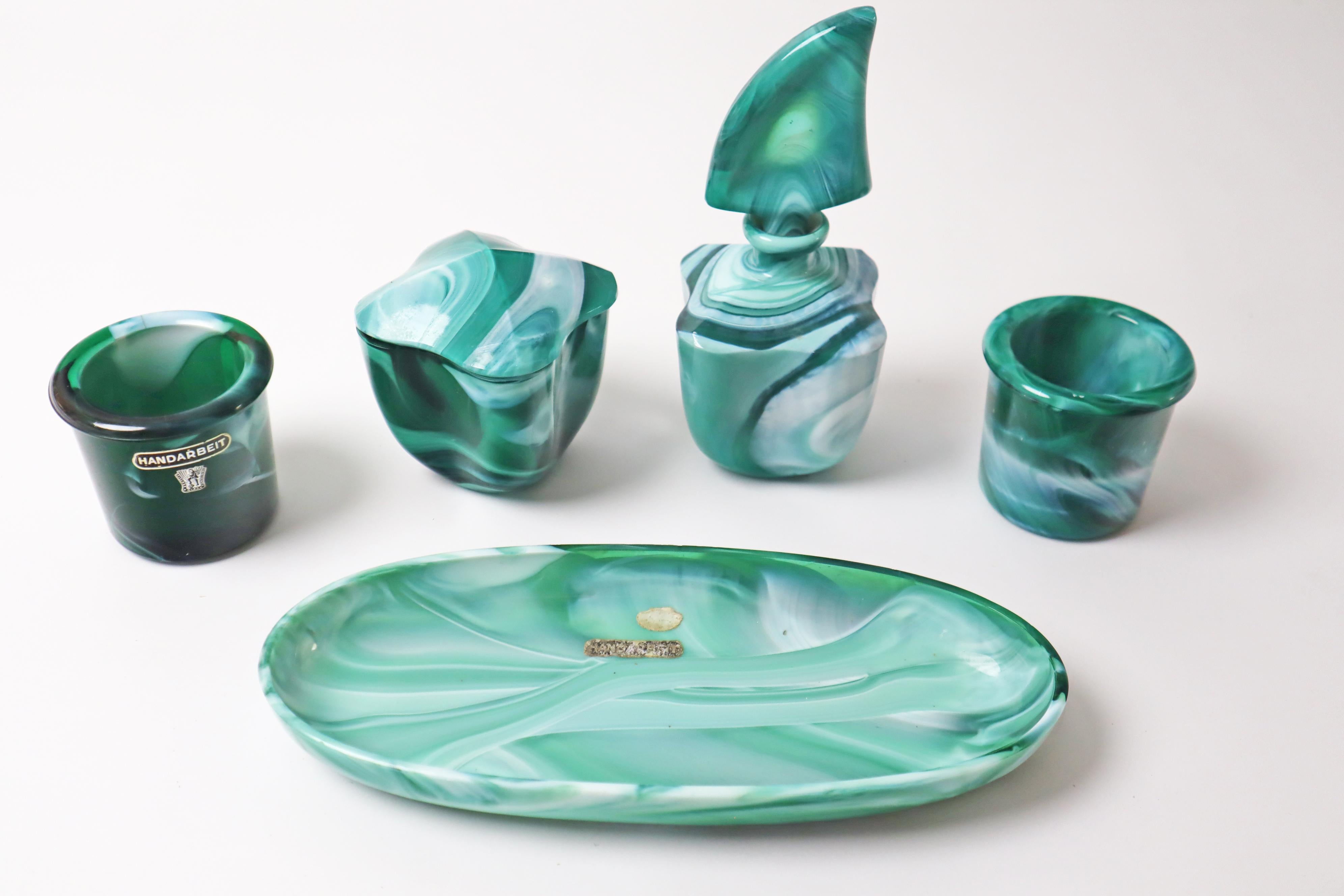 Grün-weißes Frisiertisch-Set aus mundgeblasenem Glas im Angebot 5